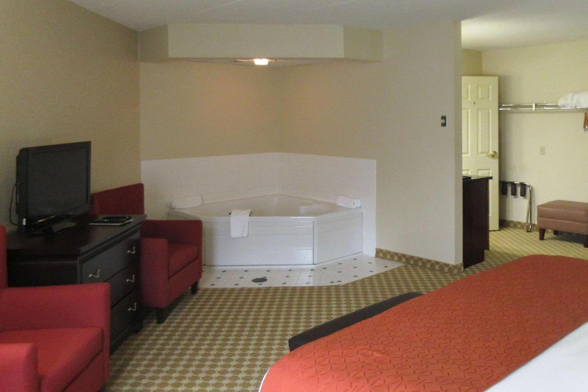 Quality Inn & Suites Alexandria photo 8