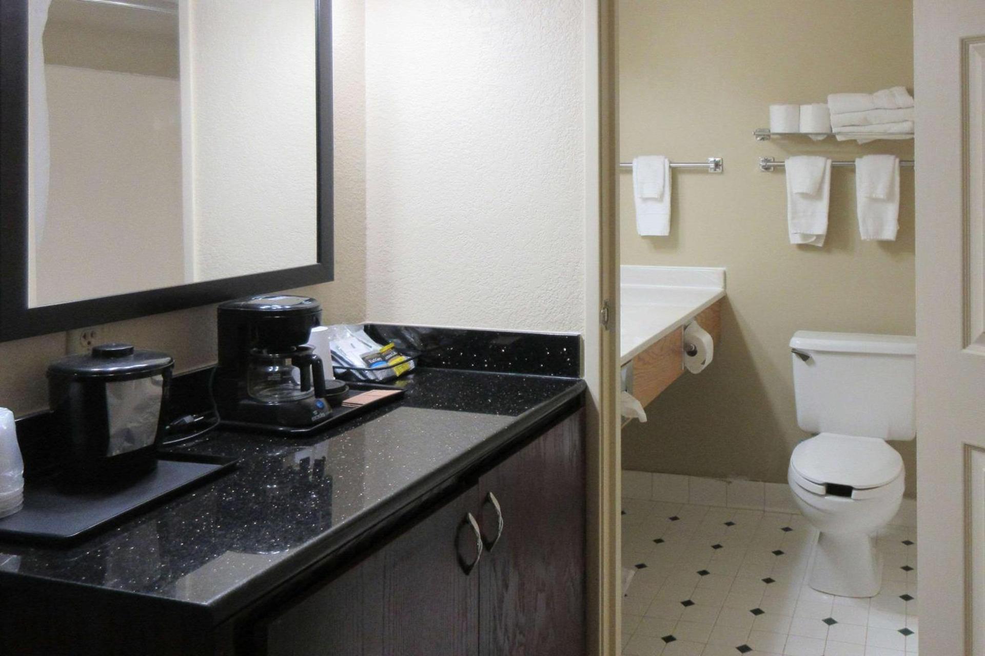 Quality Inn & Suites Alexandria photo 3