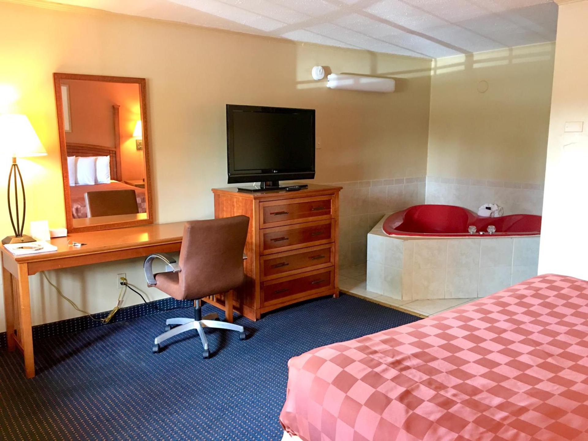 Red Carpet Inn - Stamford photo 7