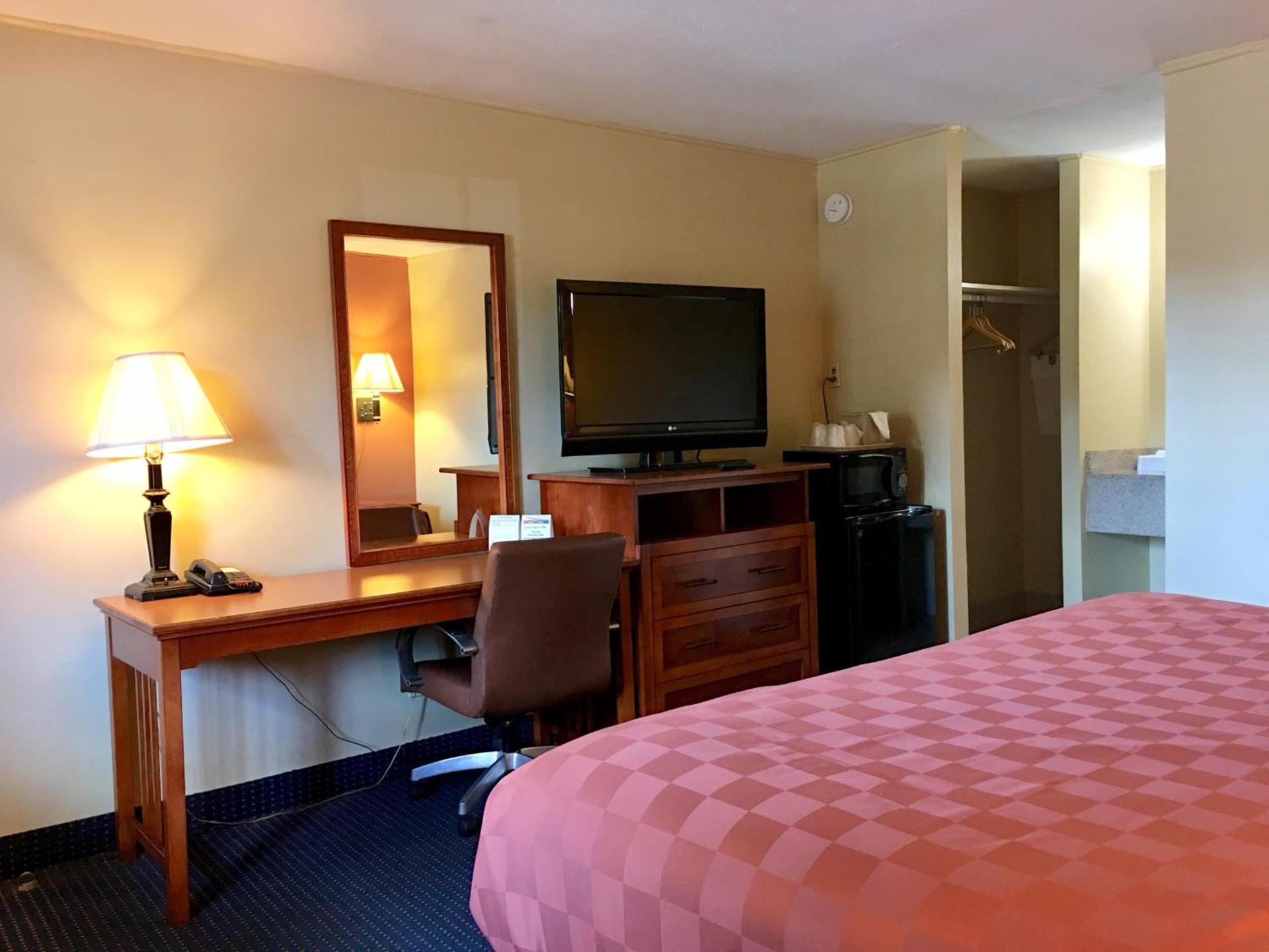 Red Carpet Inn - Stamford photo 4