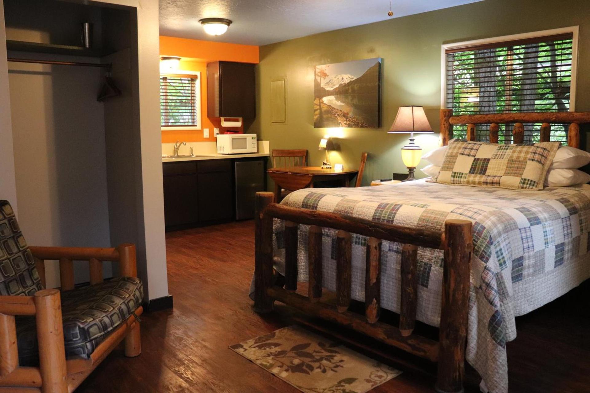 Lone Fir Resort photo 84