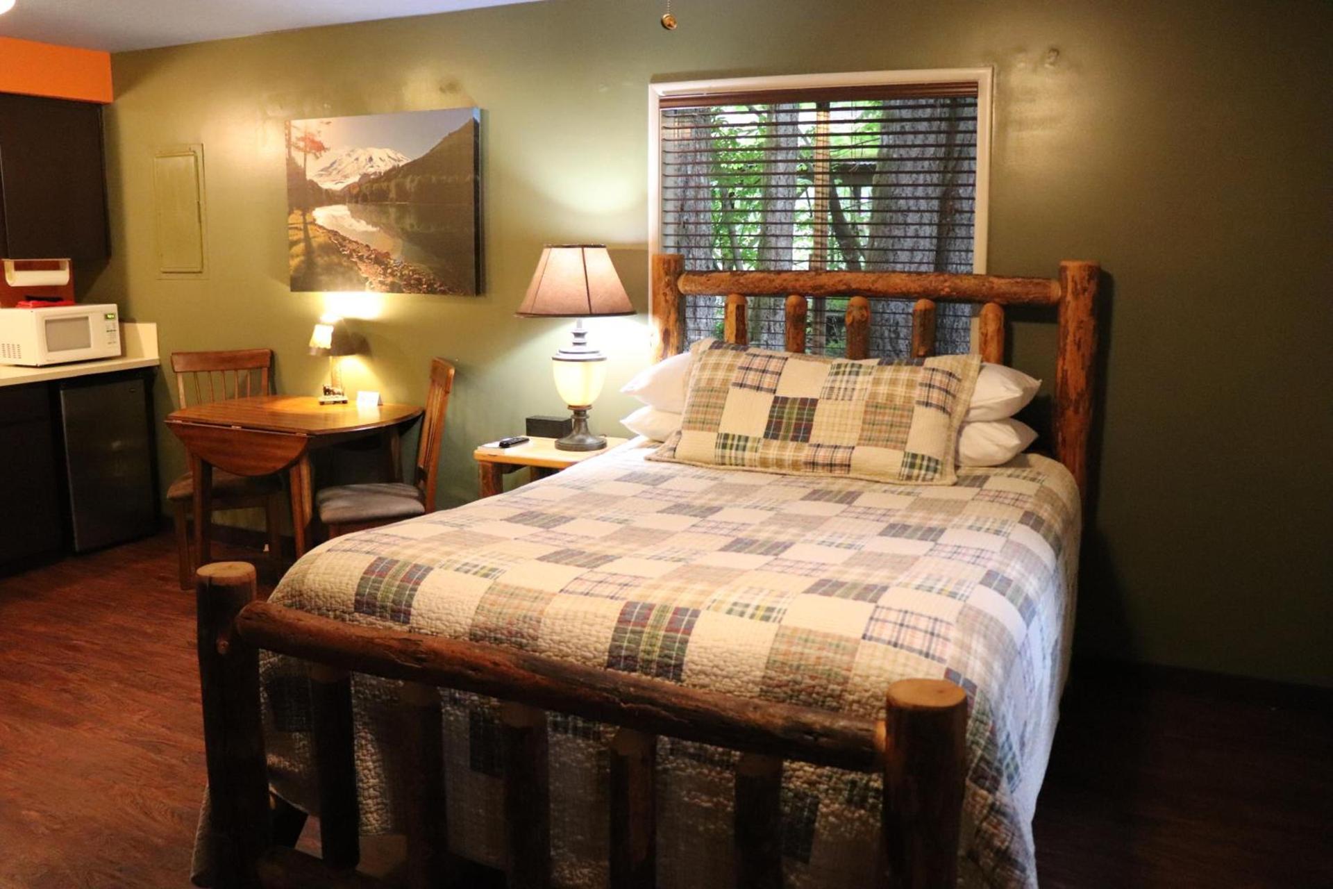 Lone Fir Resort photo 85