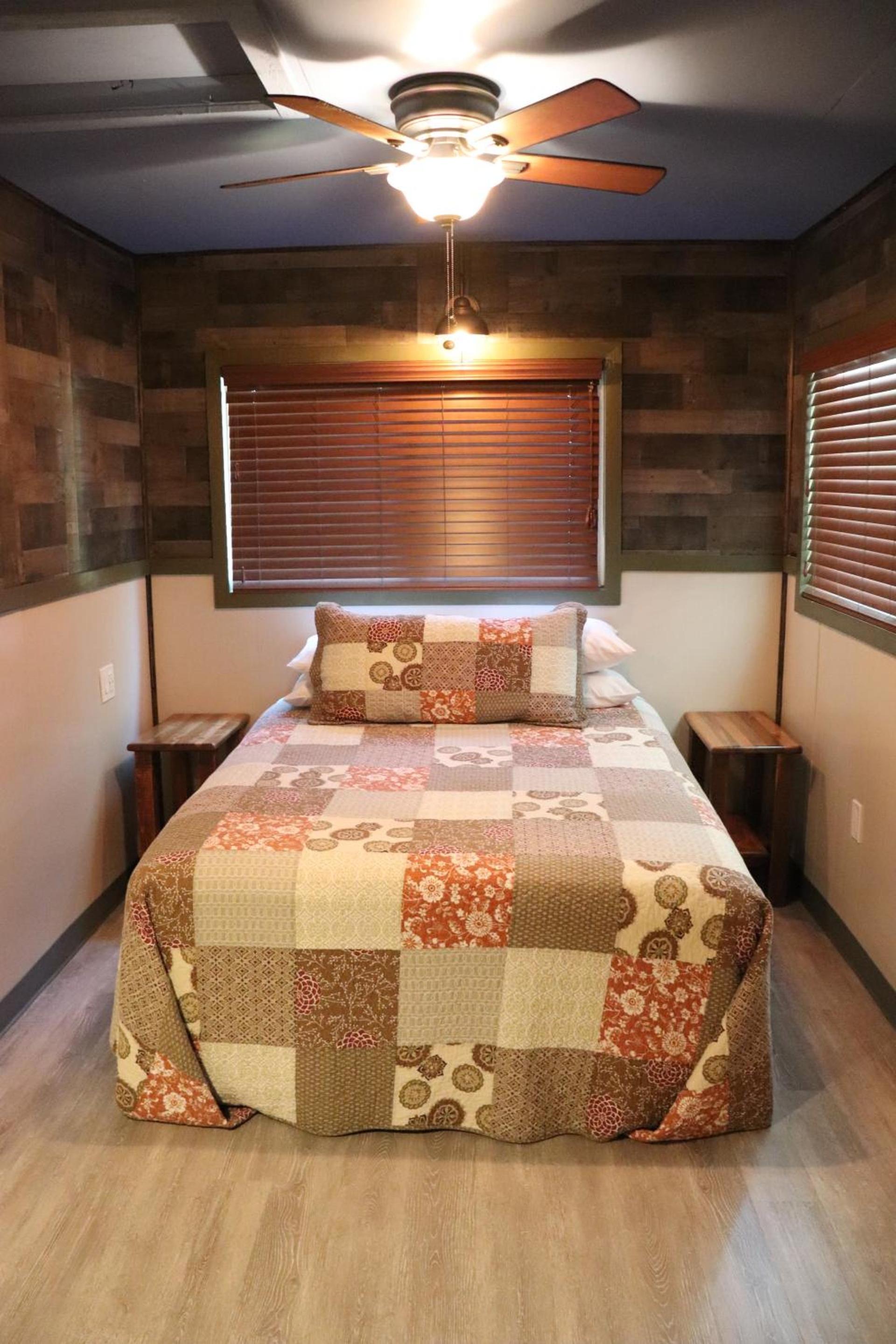 Lone Fir Resort photo 70