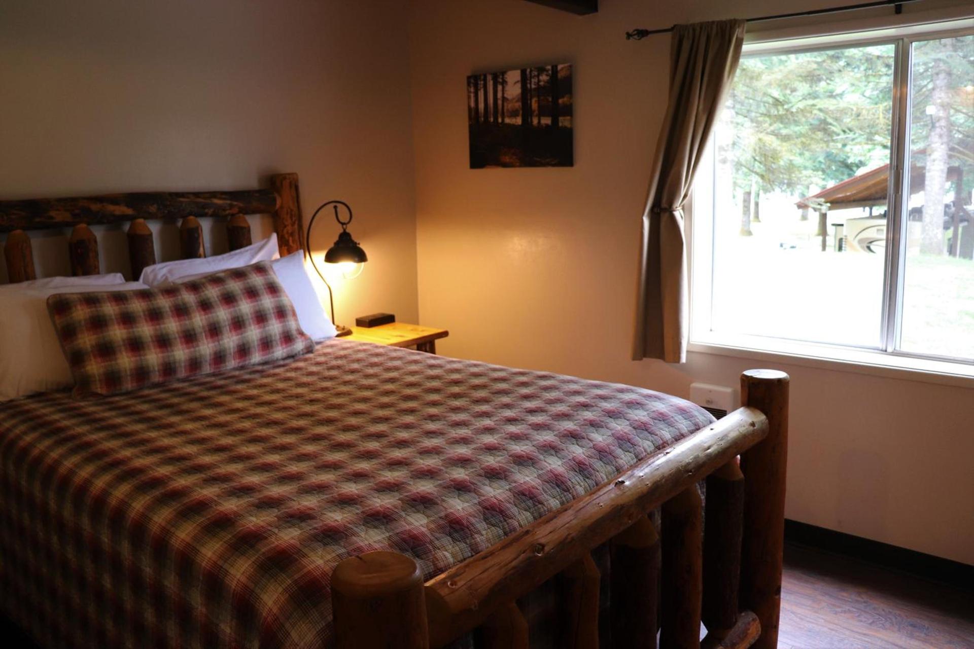 Lone Fir Resort photo 58