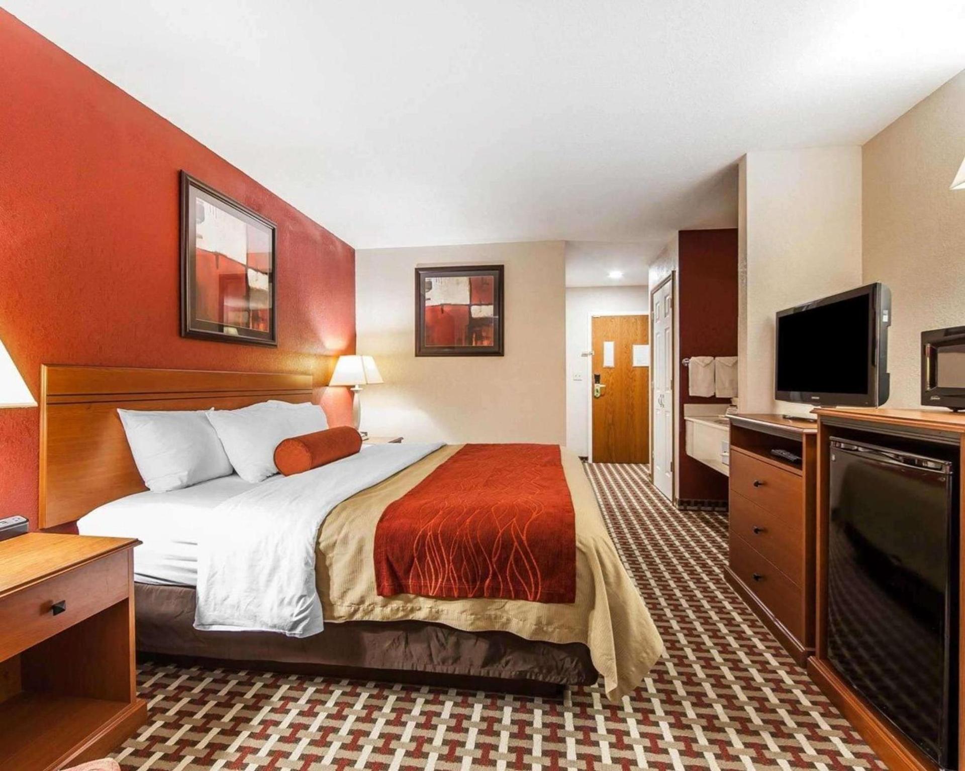 Quality Inn Seaman photo 27