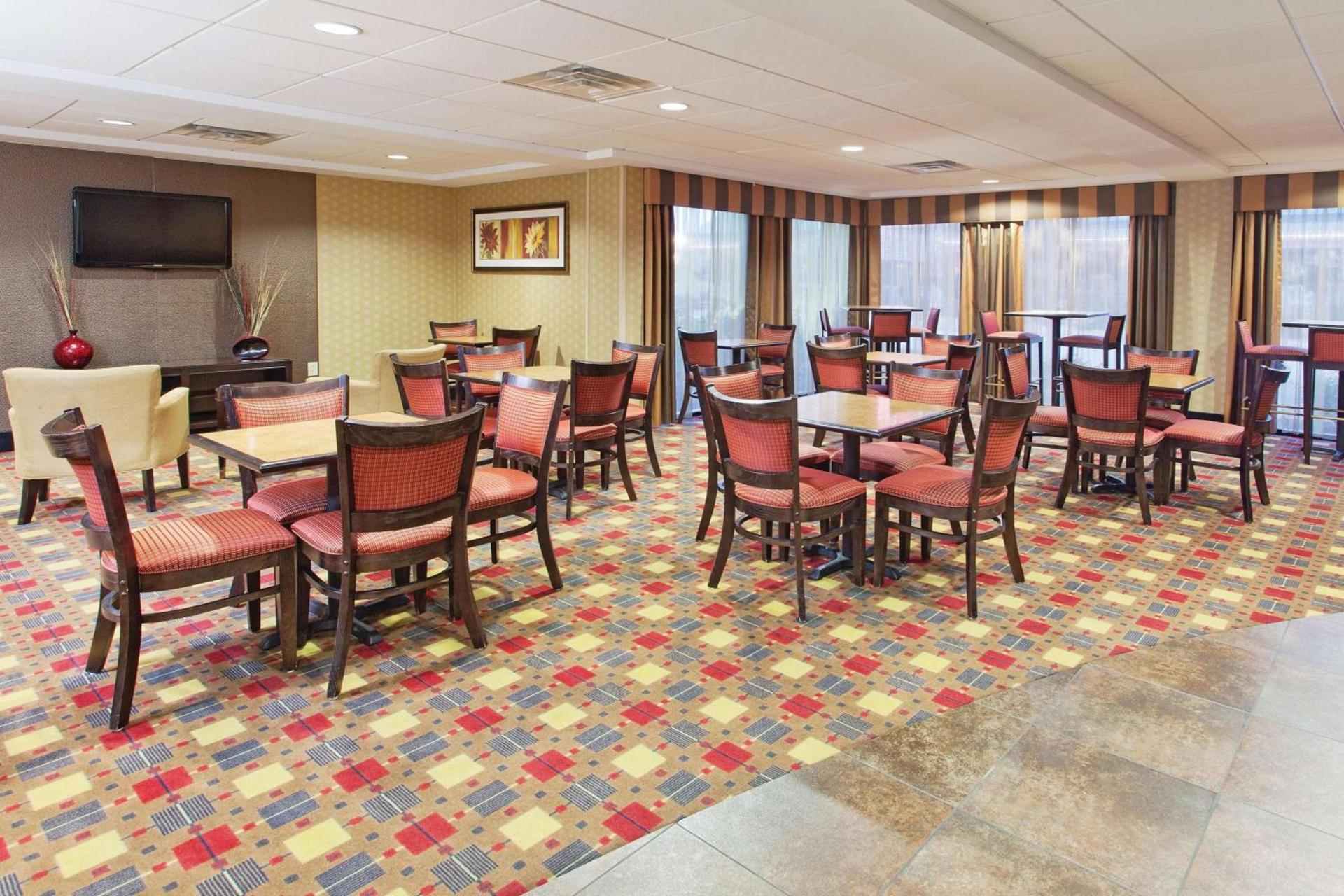La Quinta by Wyndham Warner Robins - Robins AFB photo 33