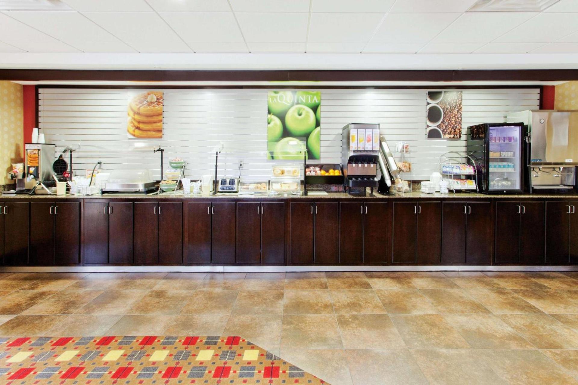 La Quinta by Wyndham Warner Robins - Robins AFB photo 34