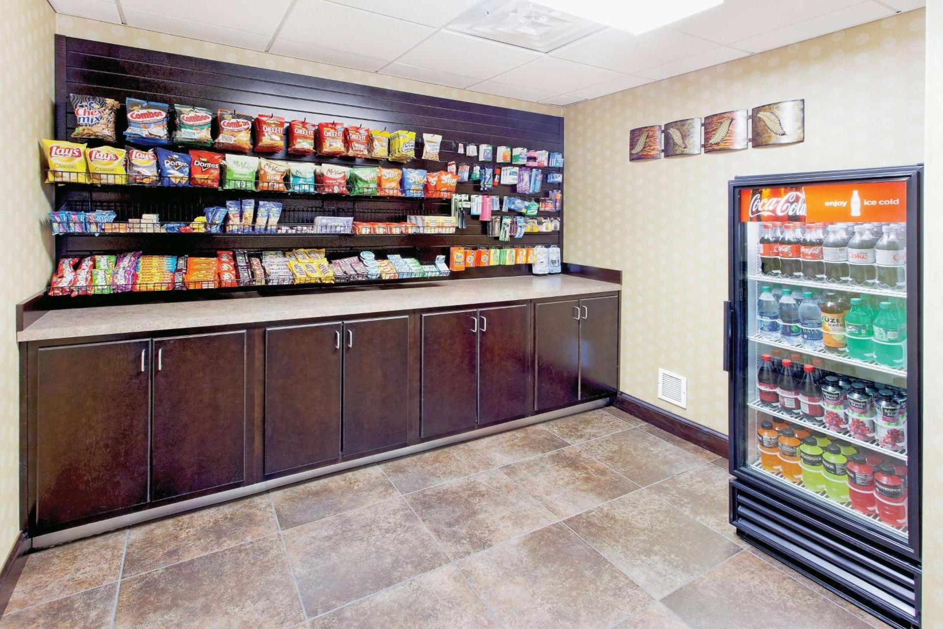 La Quinta by Wyndham Warner Robins - Robins AFB photo 32