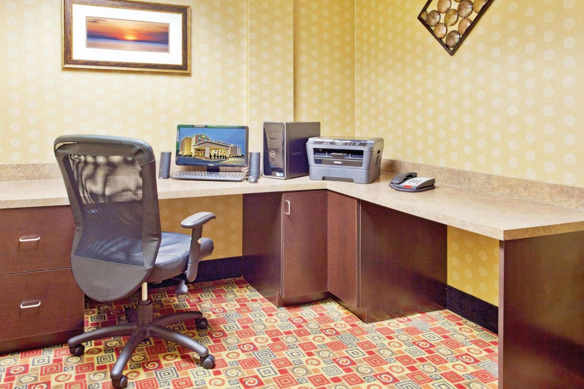 La Quinta by Wyndham Warner Robins - Robins AFB photo 38