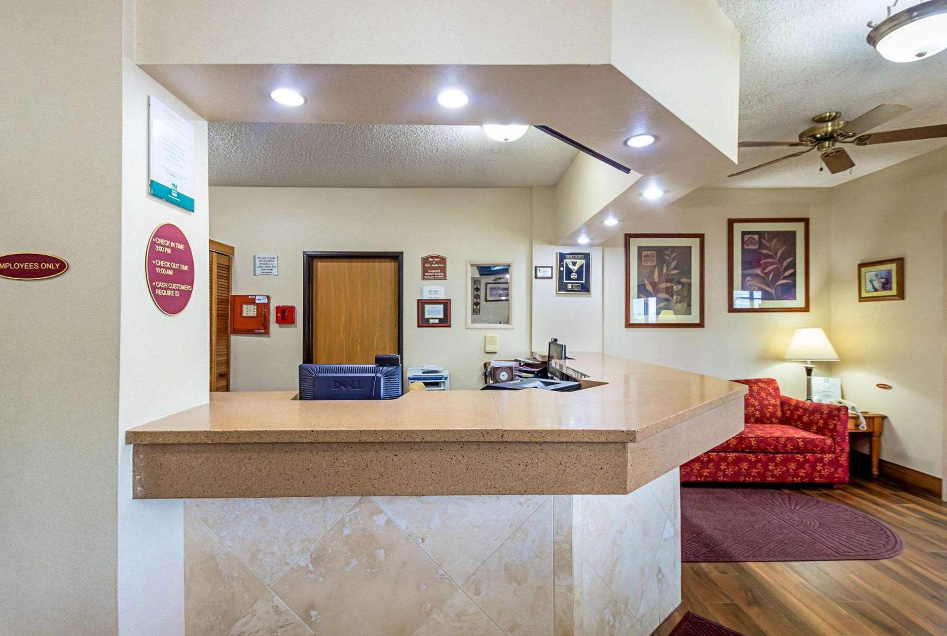 Quality Inn Sheboygan North I-43 photo 5