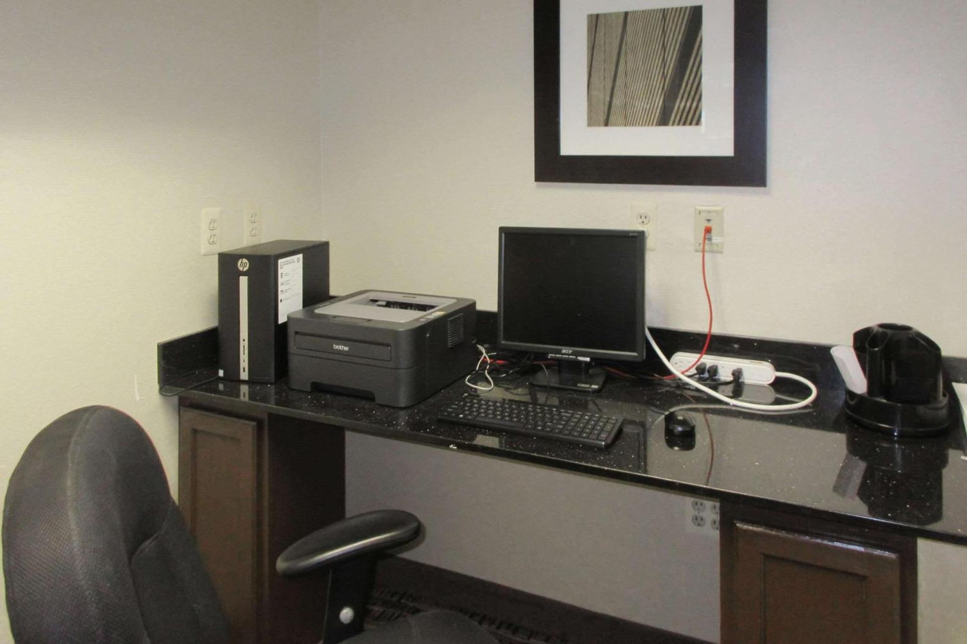 Comfort Inn Port Huron photo 11