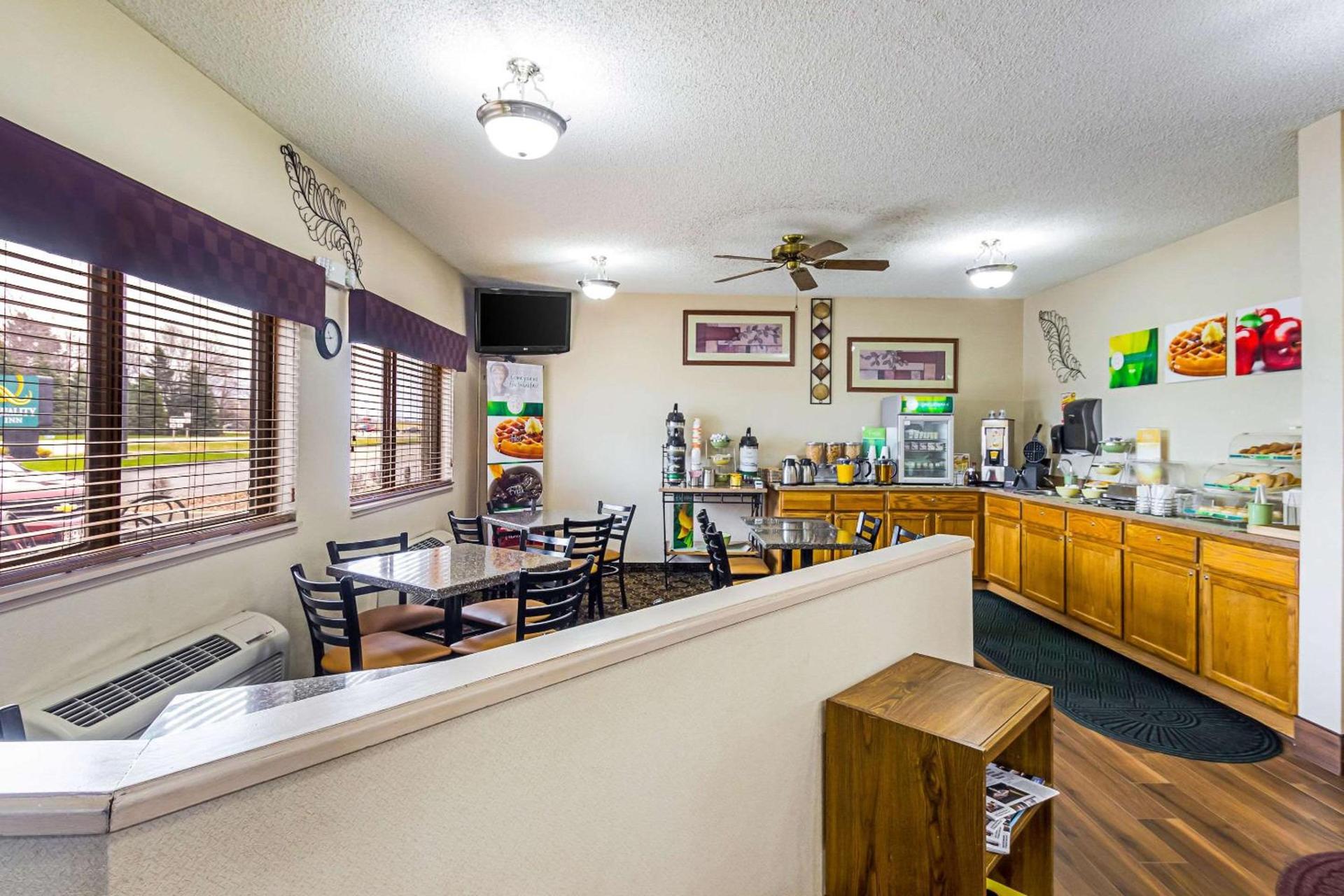 Quality Inn Sheboygan North I-43 photo 12