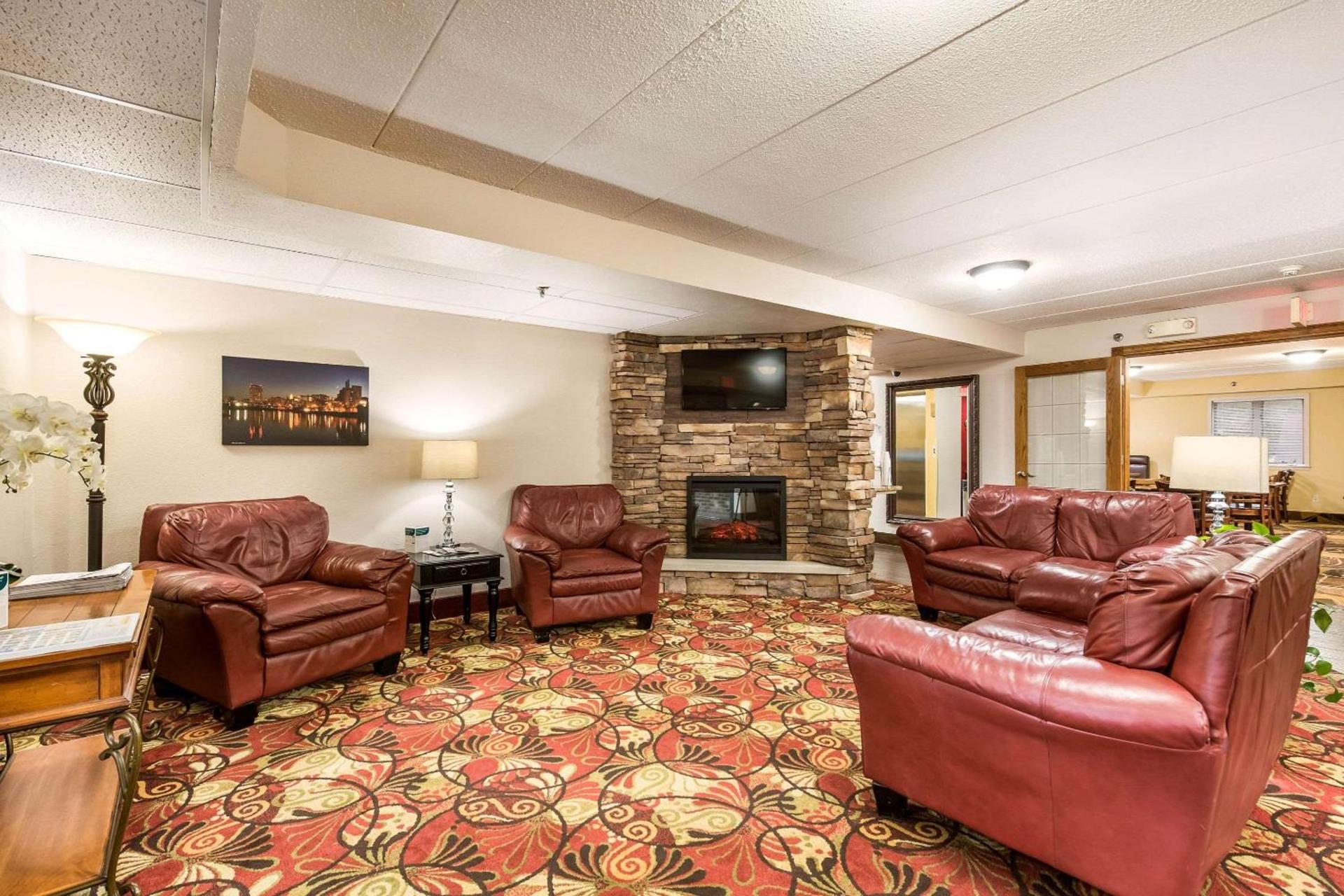 Econo Lodge Mayo Clinic Area photo 2