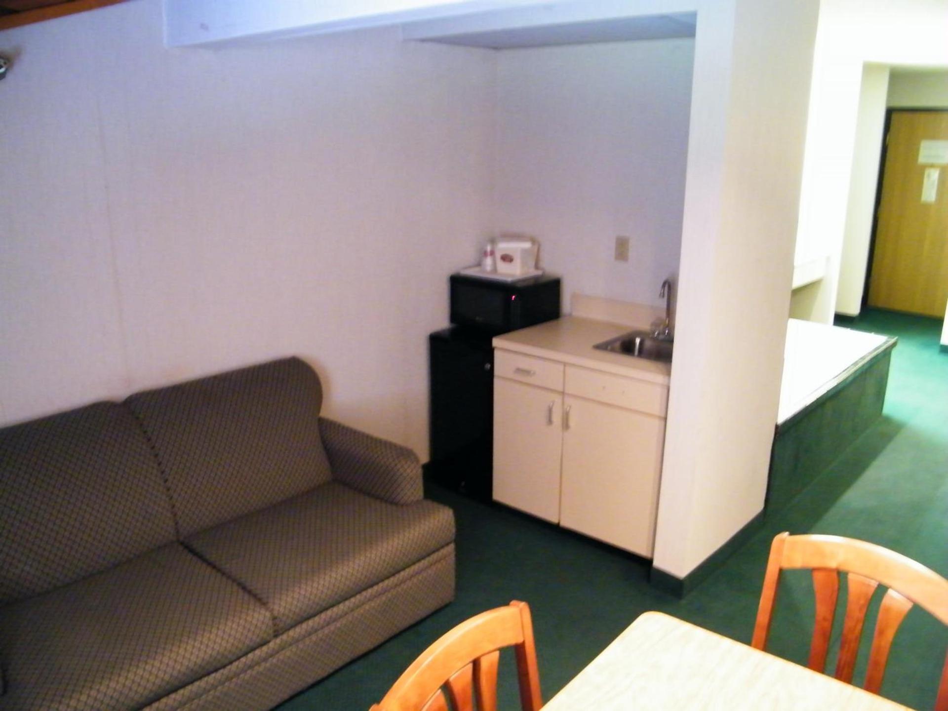Capital O Amerihost Inn and Suites Mexico Hwy 54 MO photo 5
