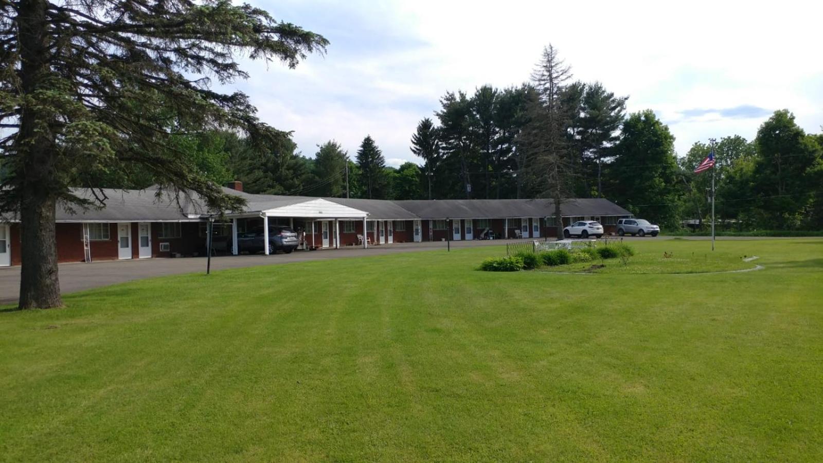 Sunrise Motel — hotel in Owego