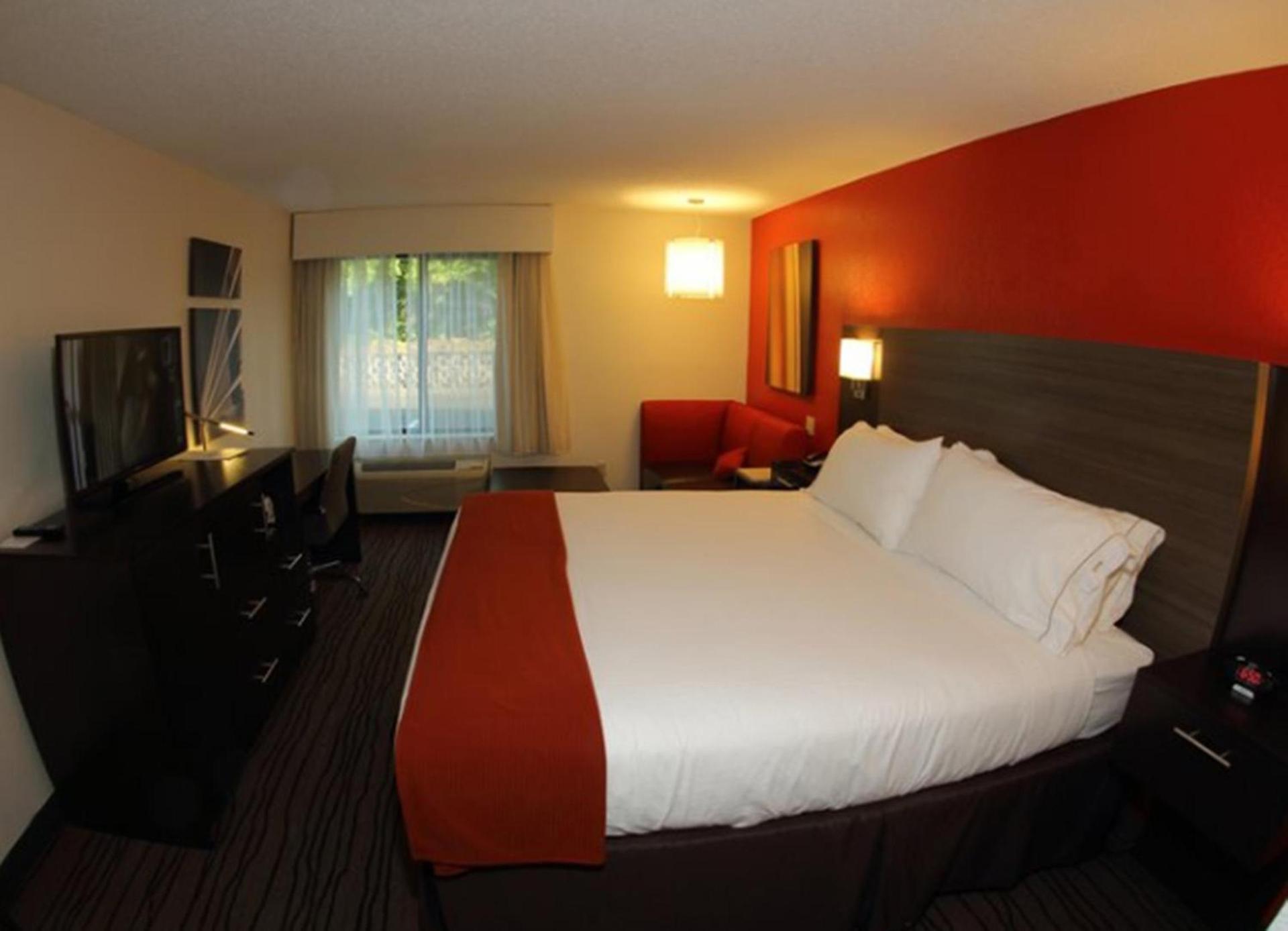 Holiday Inn Express Brentwood-South Cool Springs by IHG photo 7