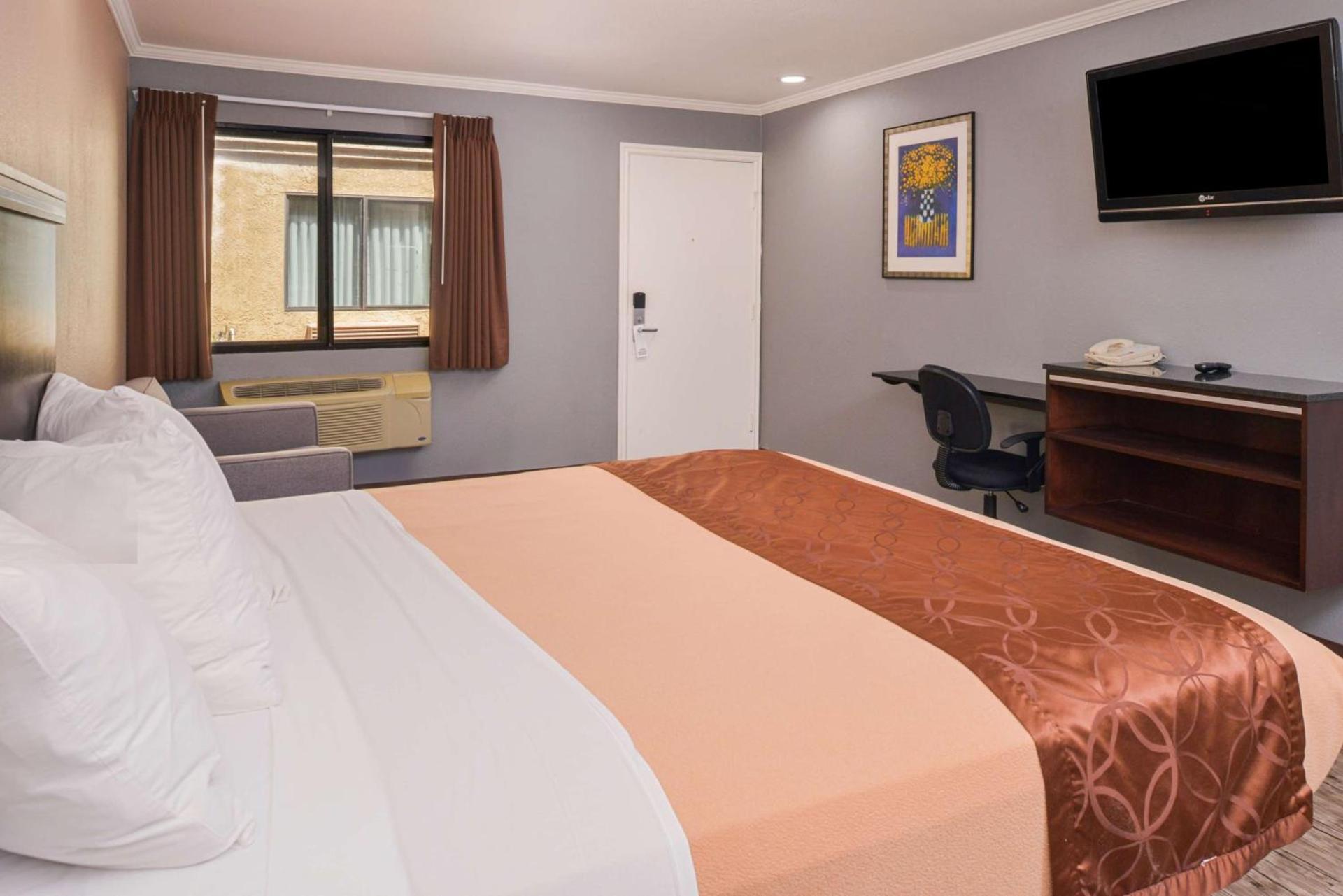 Laguna Inn and Suites photo 14