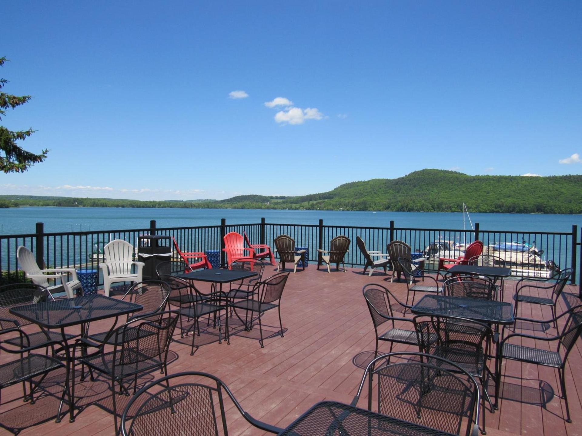 Lake 'N Pines Motel photo 9