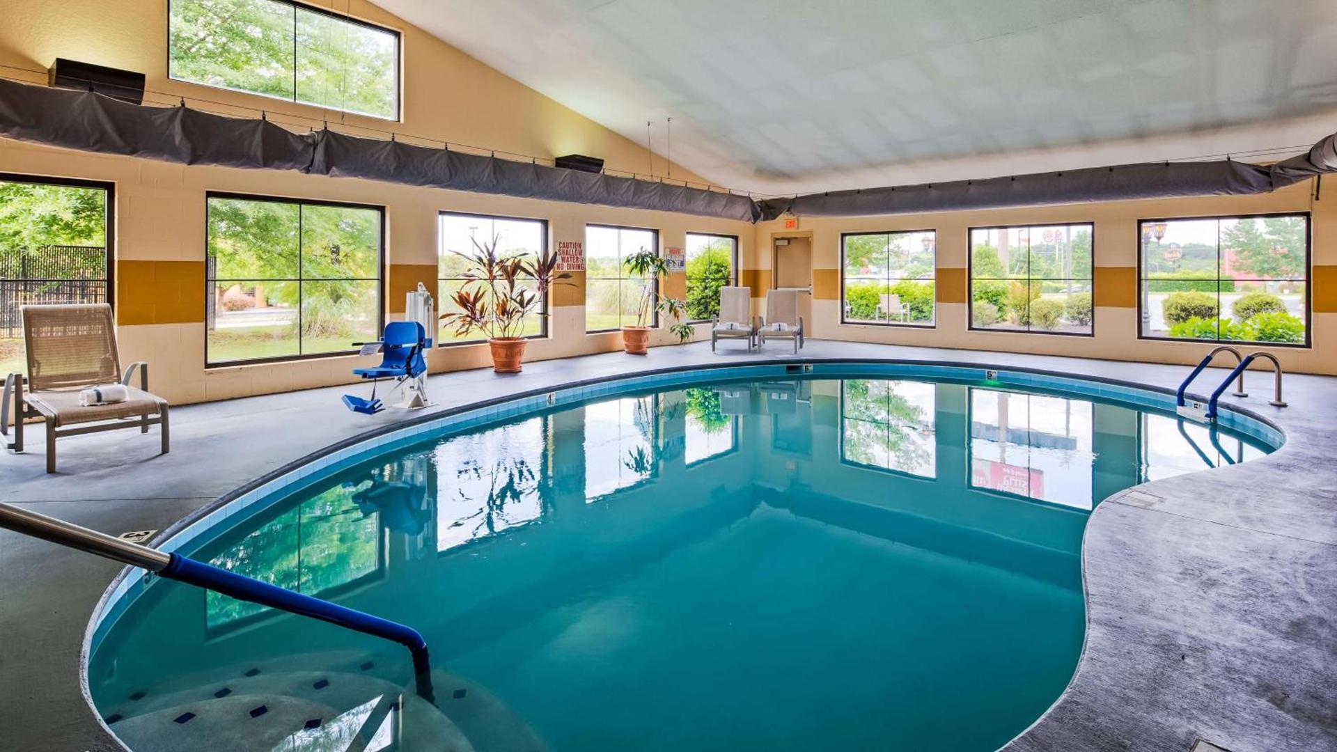 Best Western Plus Strawberry Inn & Suites photo 4