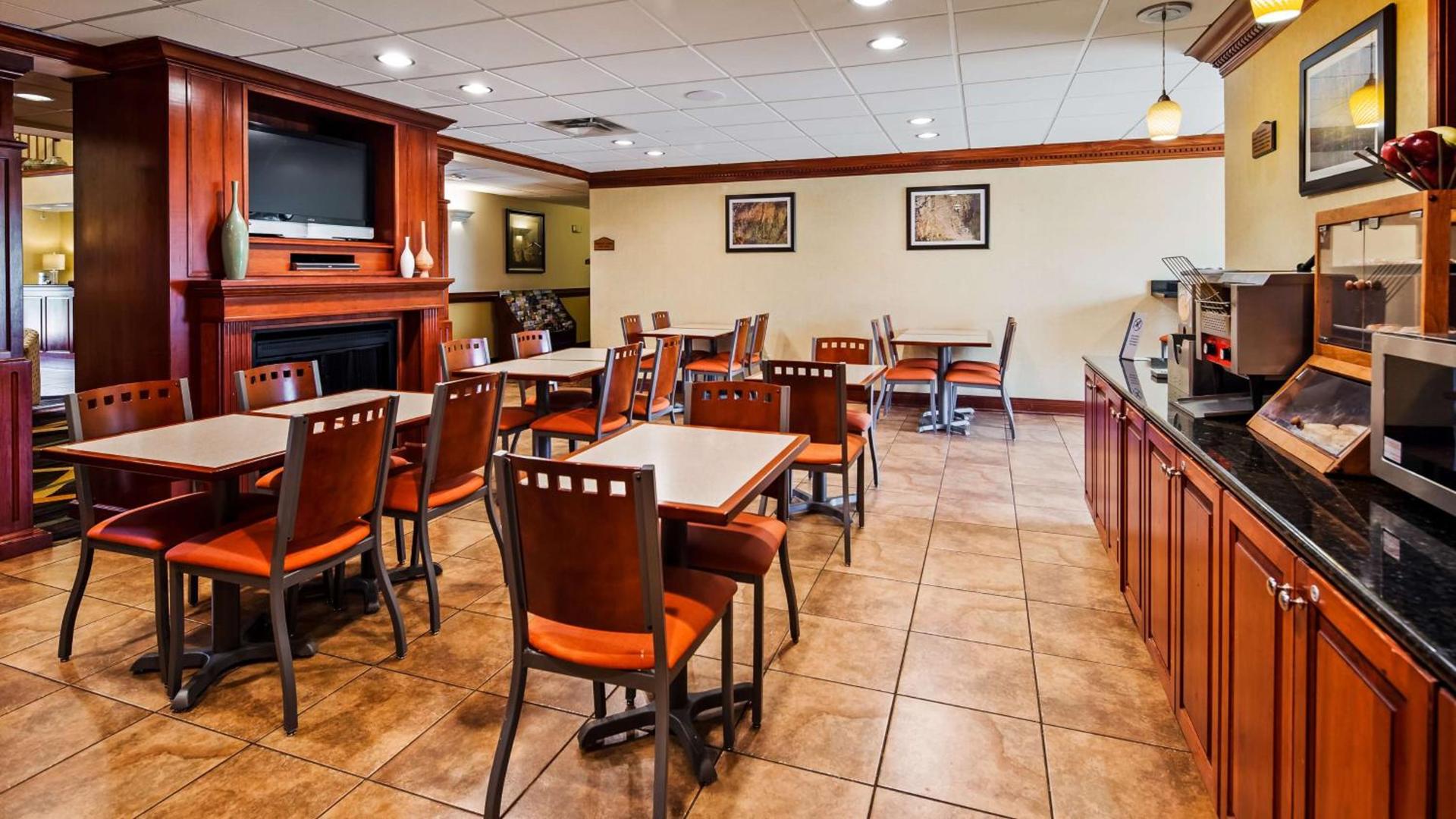 Best Western Plus Strawberry Inn & Suites photo 6