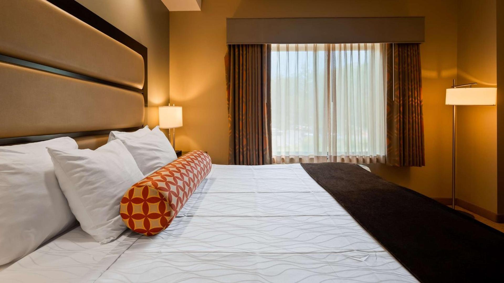 Best Western Plus College Park Hotel photo 4