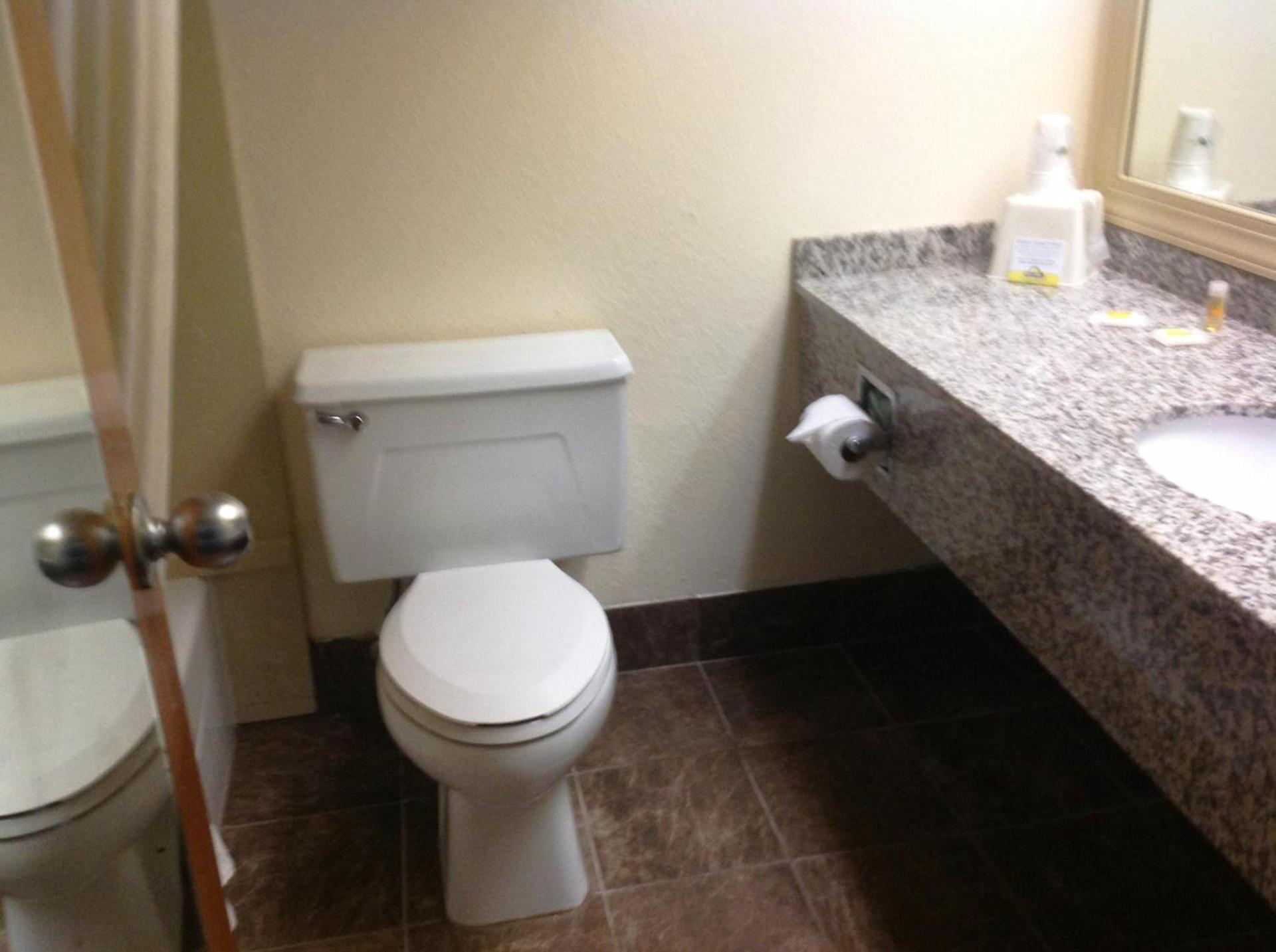 Days Inn by Wyndham Fayetteville-South/I-95 Exit 49 photo 33
