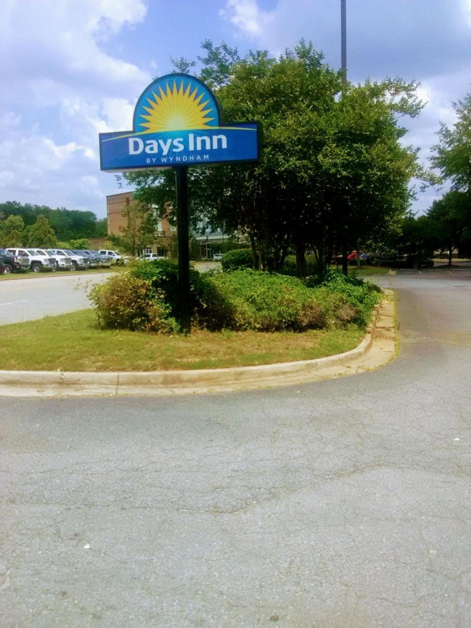 Days Inn by Wyndham Macon I-75 North photo 13