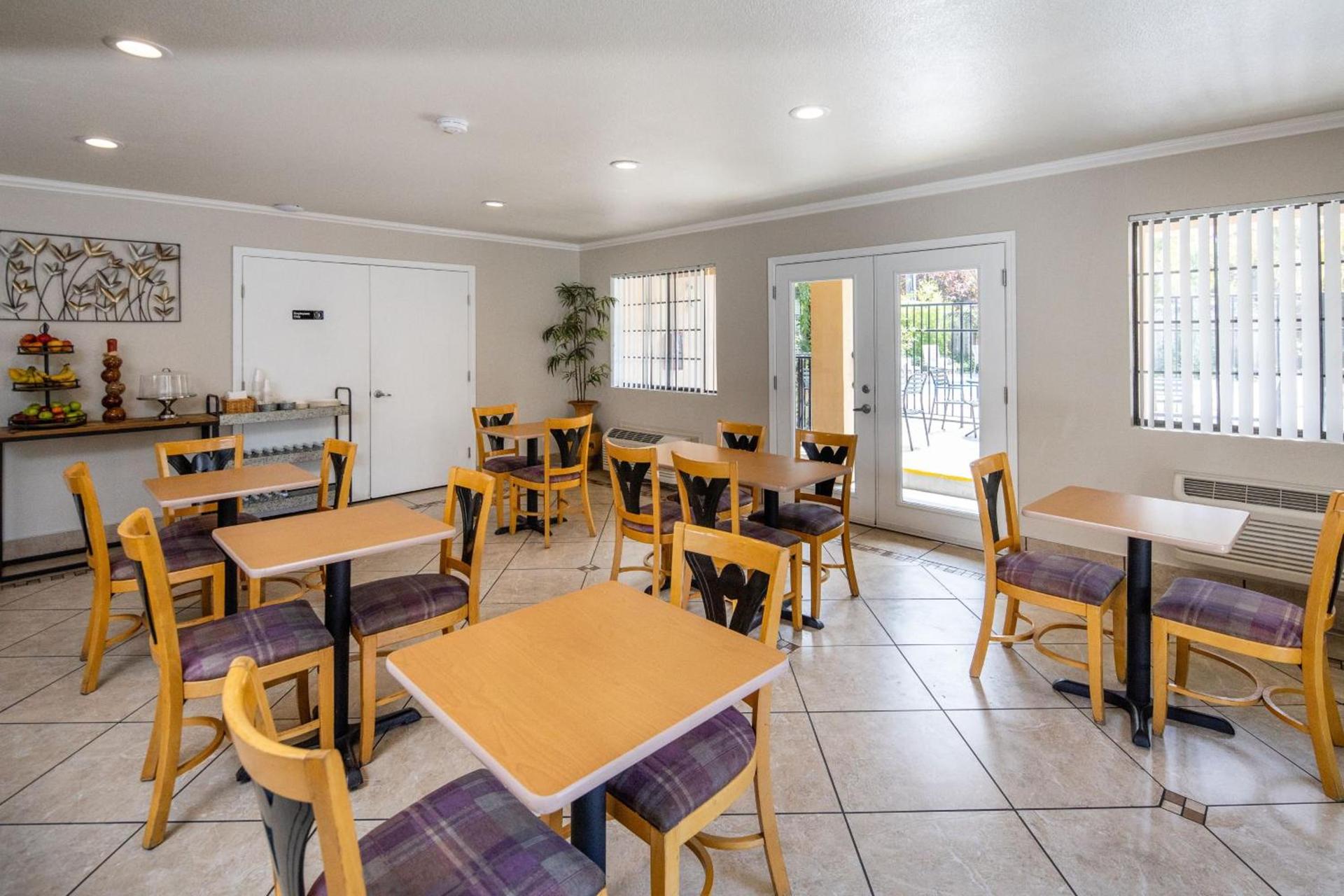 Ramada by Wyndham Mountain View photo 11