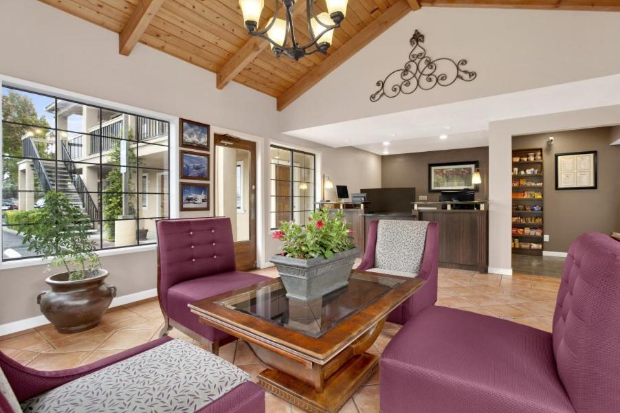 Ramada by Wyndham Mountain View photo 4