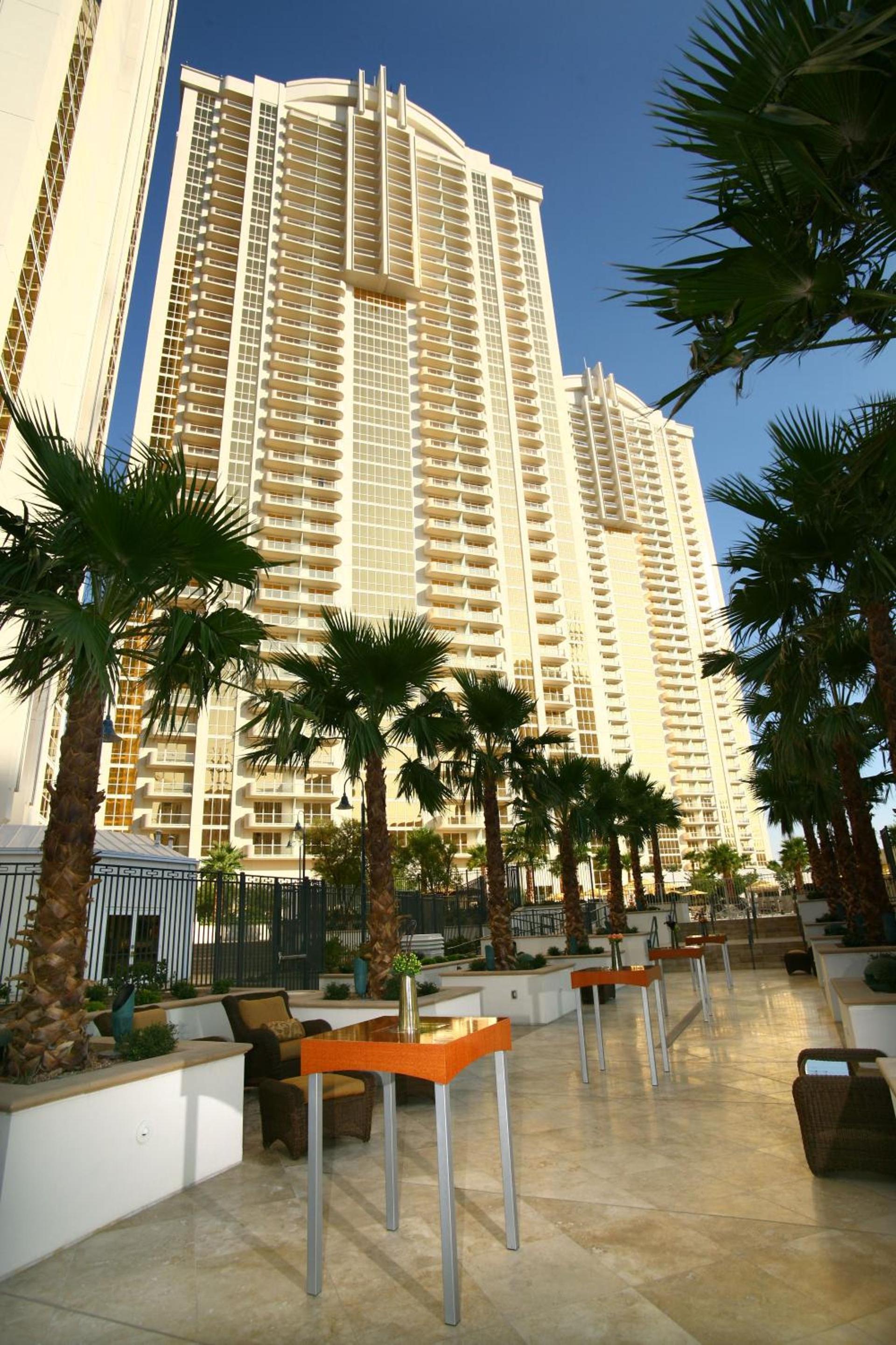 Luxury Suites International at The Signature photo 28