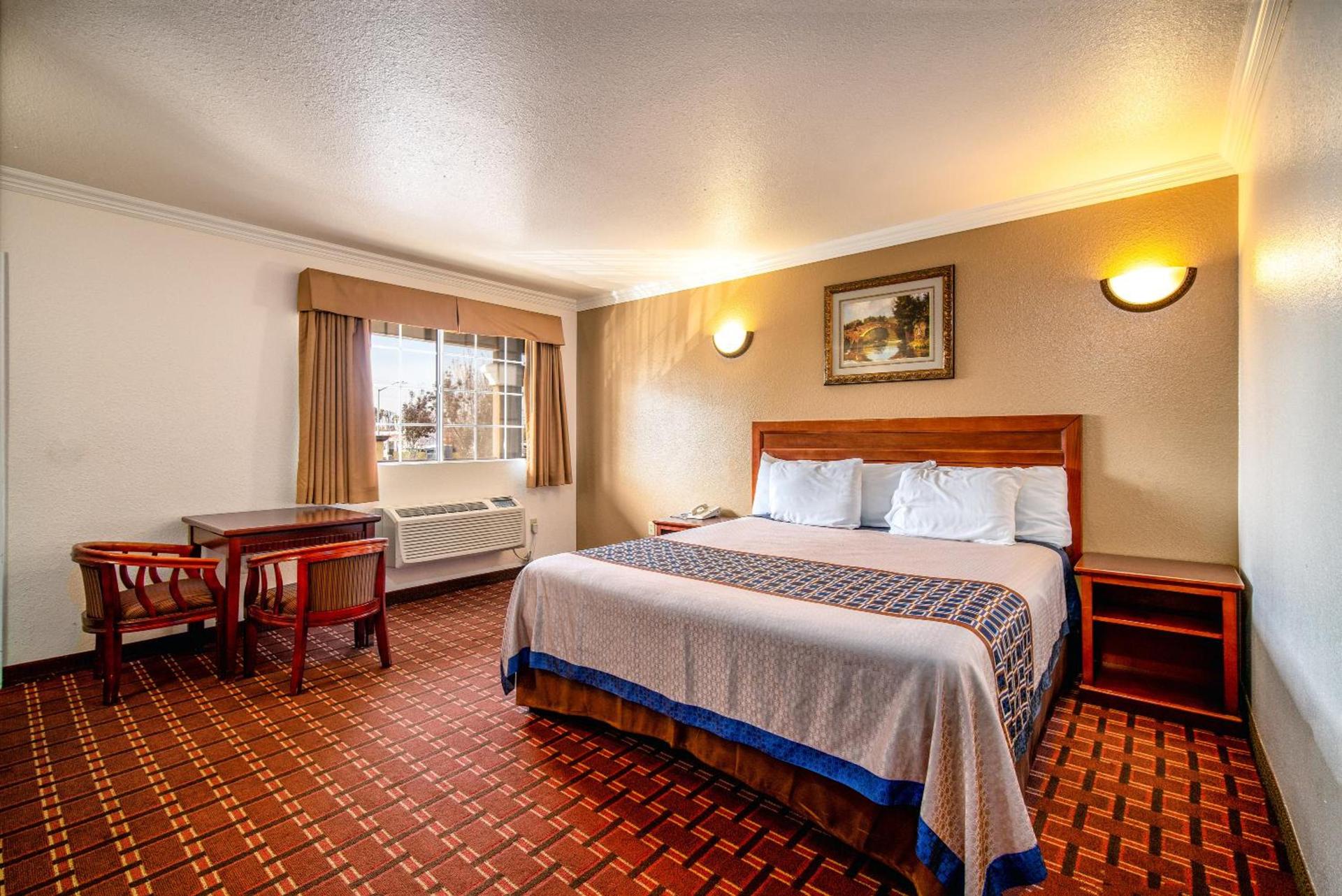 Regency Inn & Suites Downey photo 15