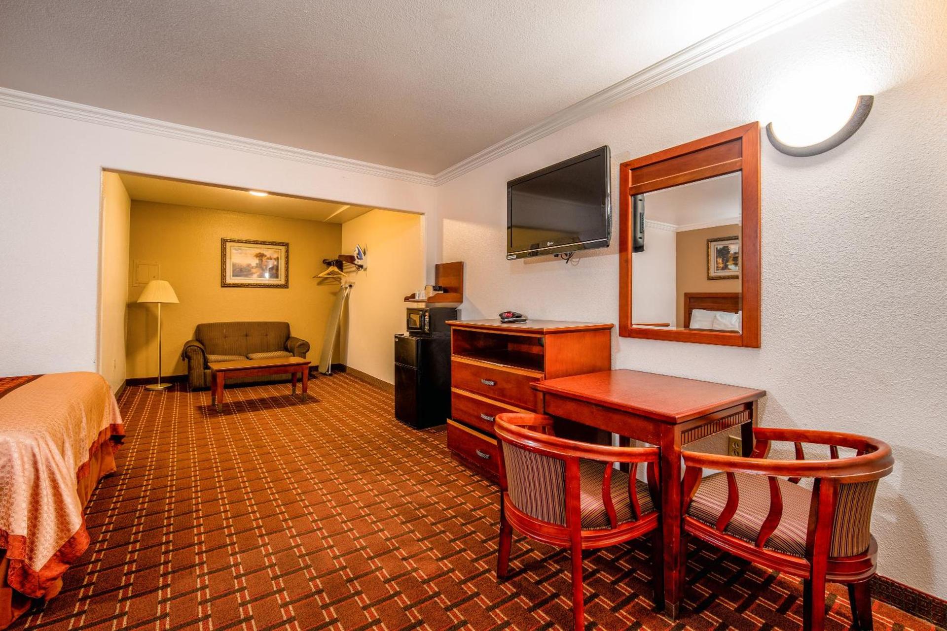 Regency Inn & Suites Downey photo 6