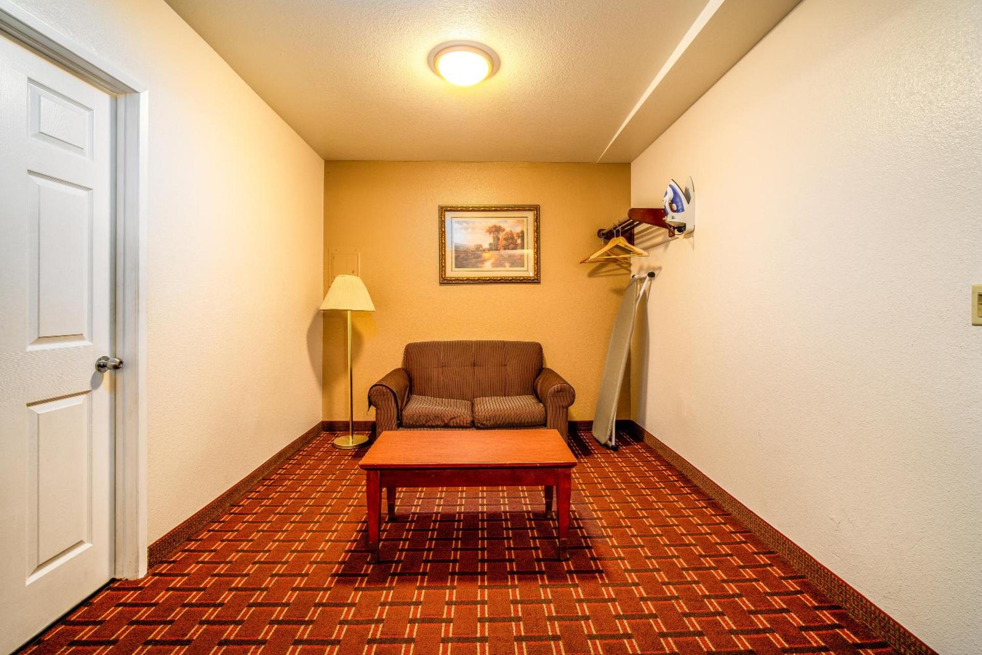 Regency Inn & Suites Downey photo 5