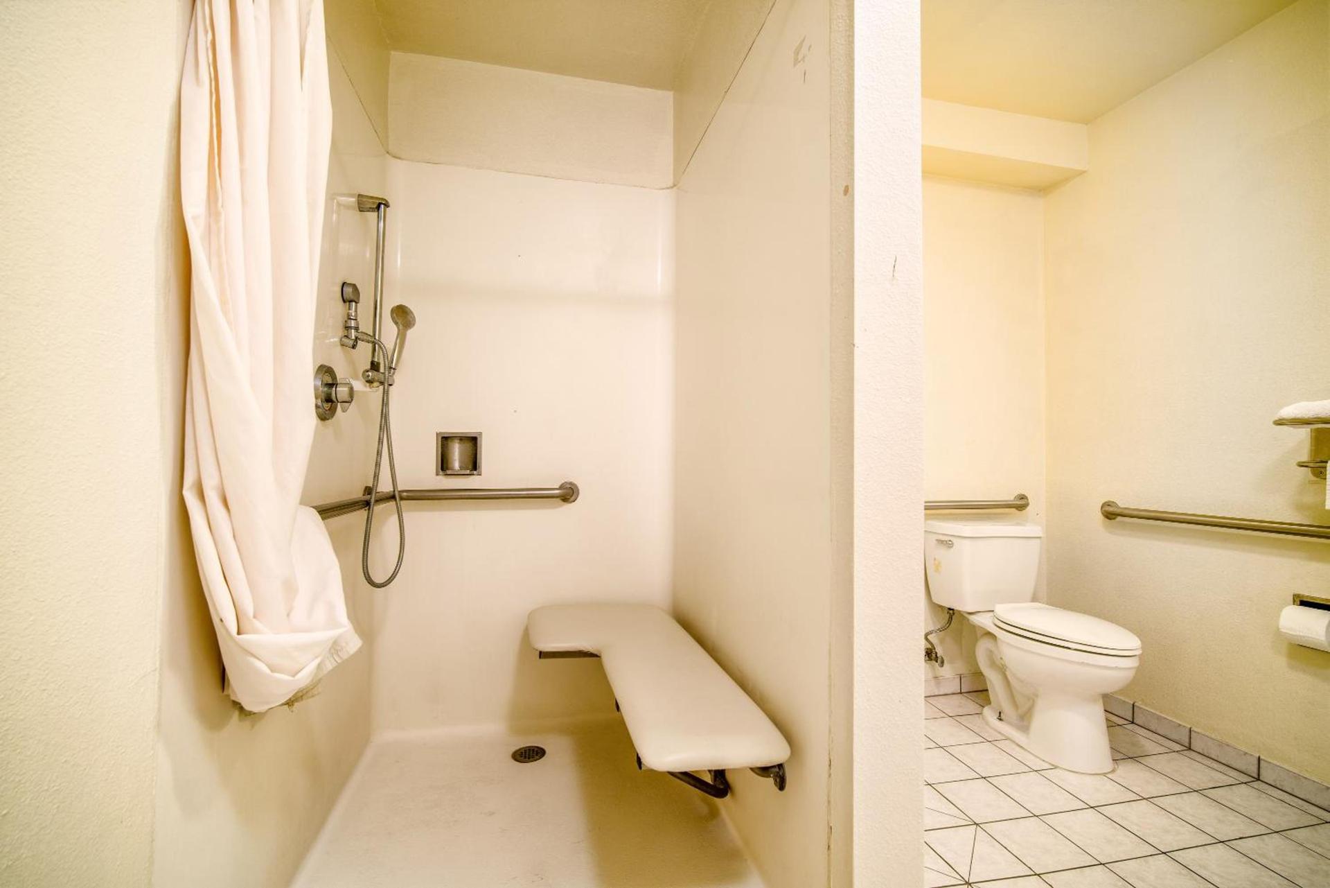 Regency Inn & Suites Downey photo 7