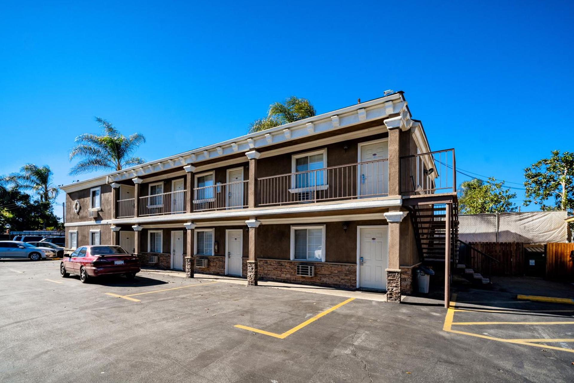 Regency Inn & Suites Downey photo 8