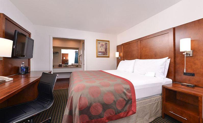 Ramada by Wyndham Mountain View photo 24