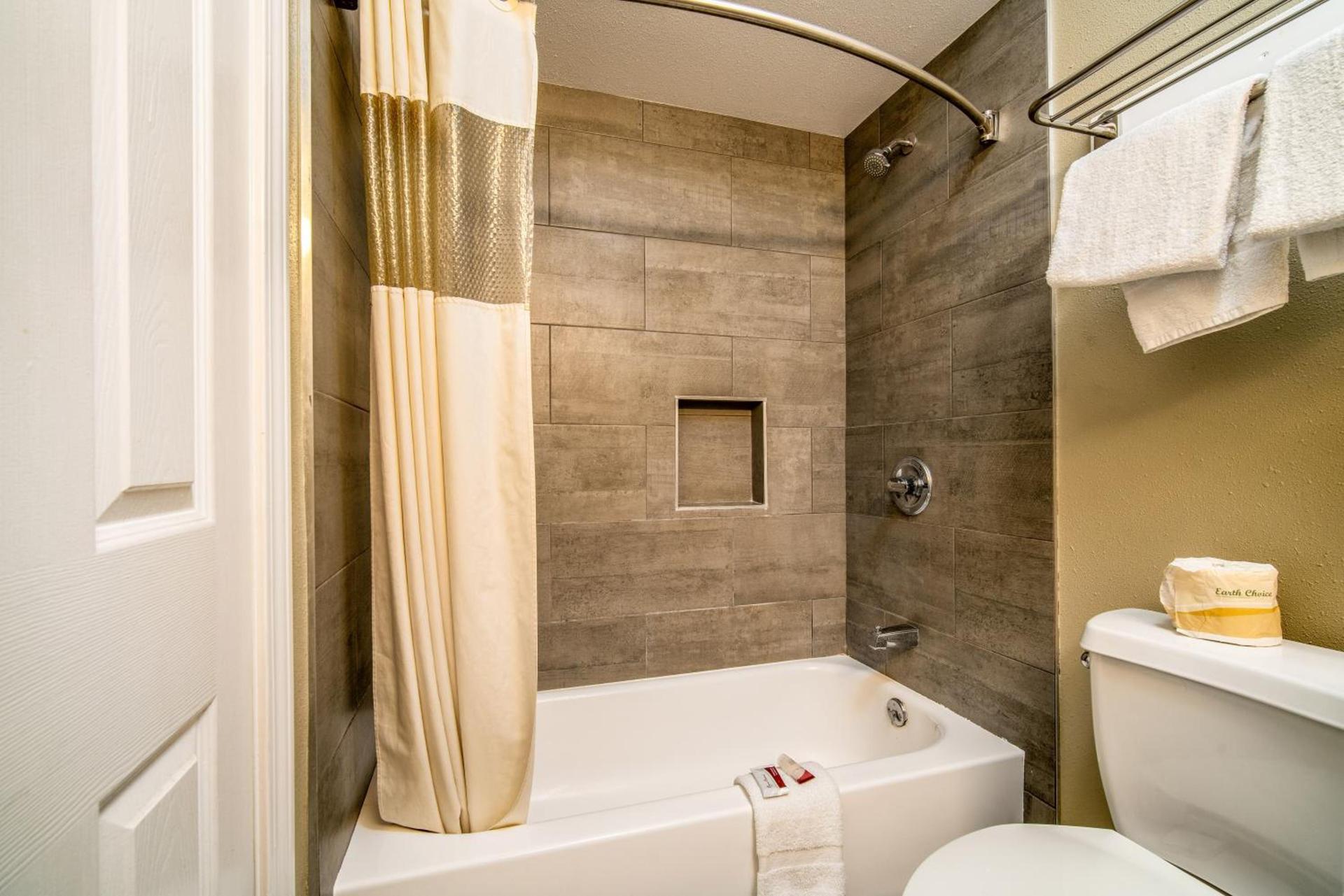 Regency Inn & Suites Downey photo 14