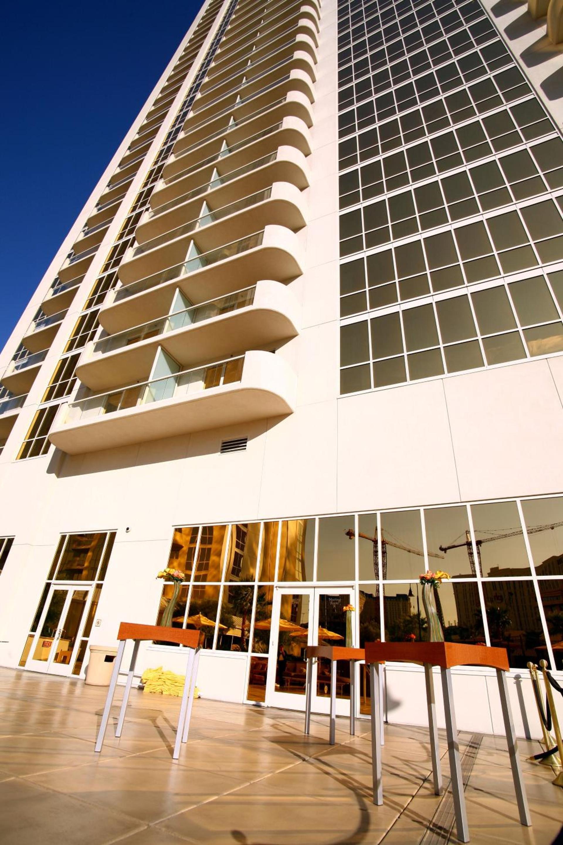Luxury Suites International at The Signature photo 40