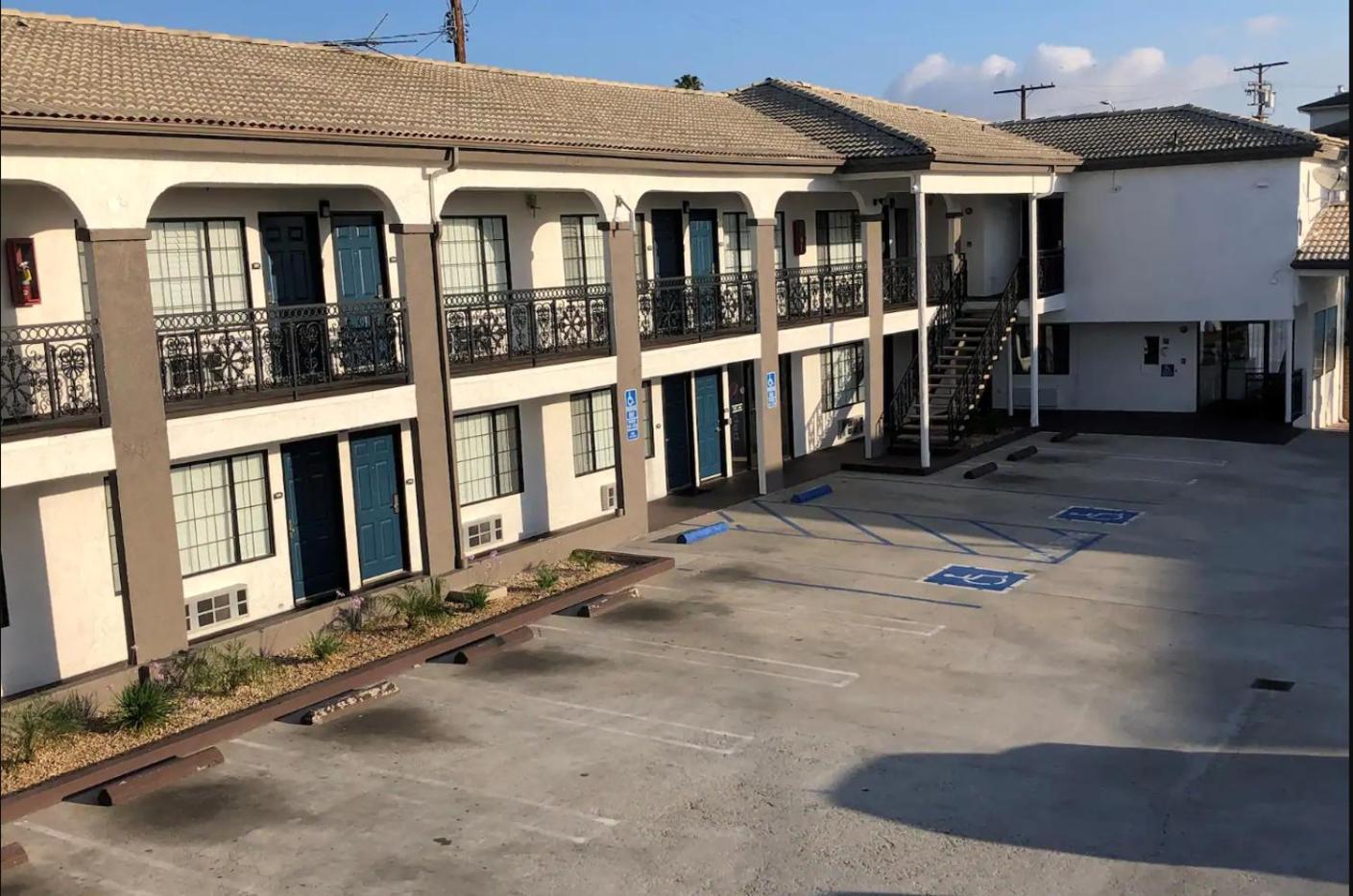 Travelodge by Wyndham Harbor City photo 16
