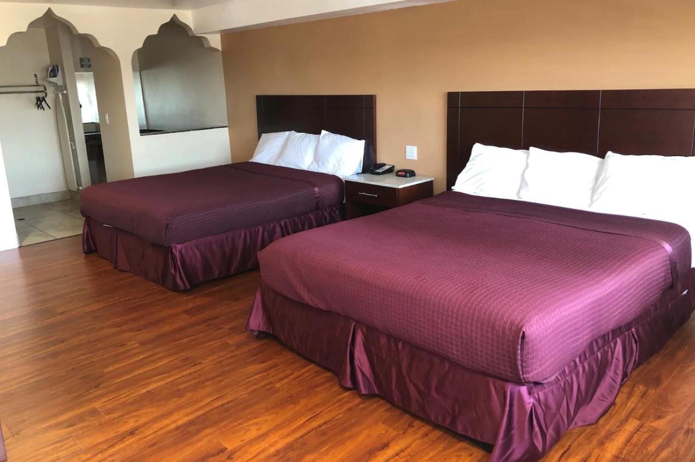 Travelodge by Wyndham Harbor City photo 19
