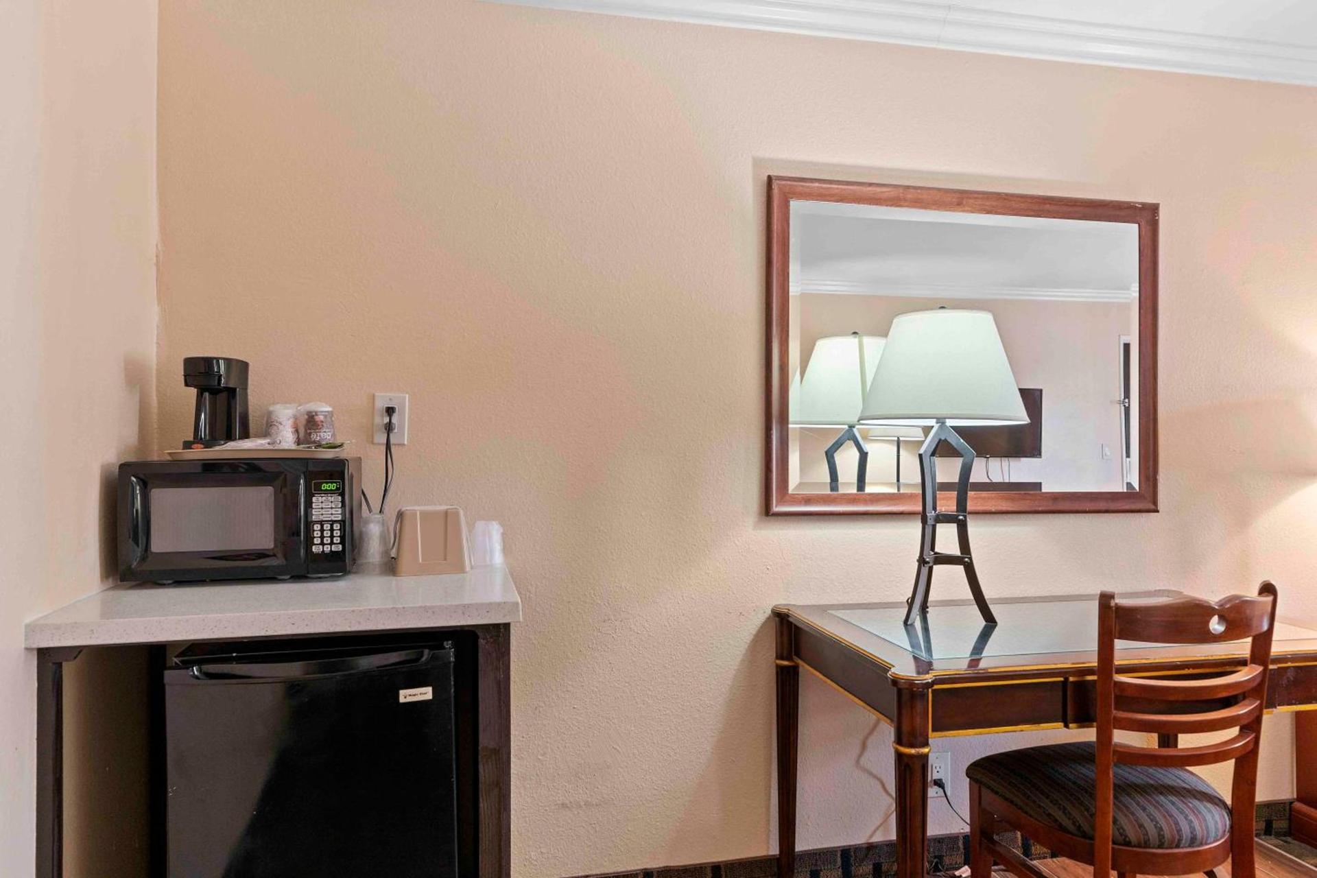 Lemon Tree Hotel and Suites photo 30