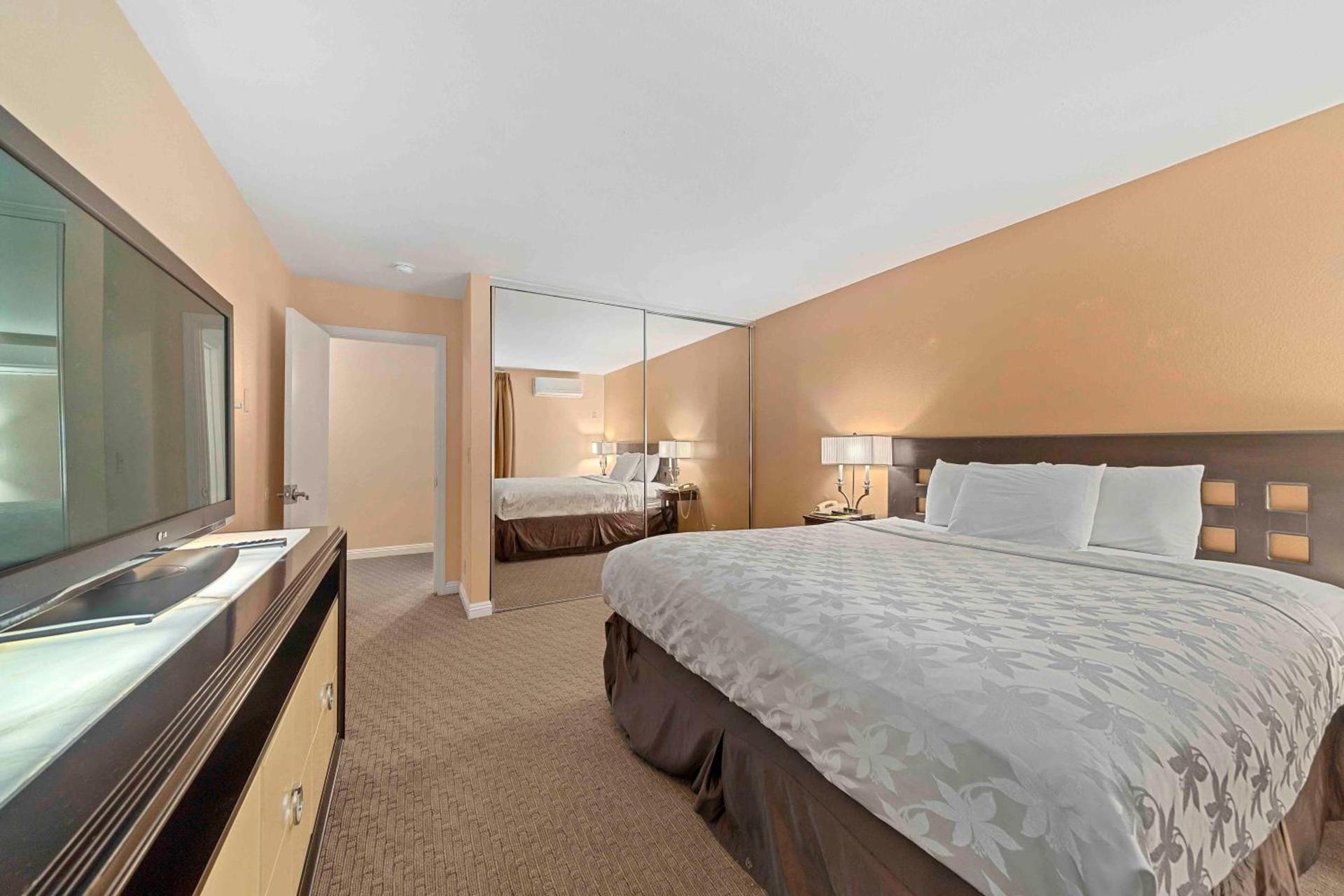 Lemon Tree Hotel and Suites photo 21