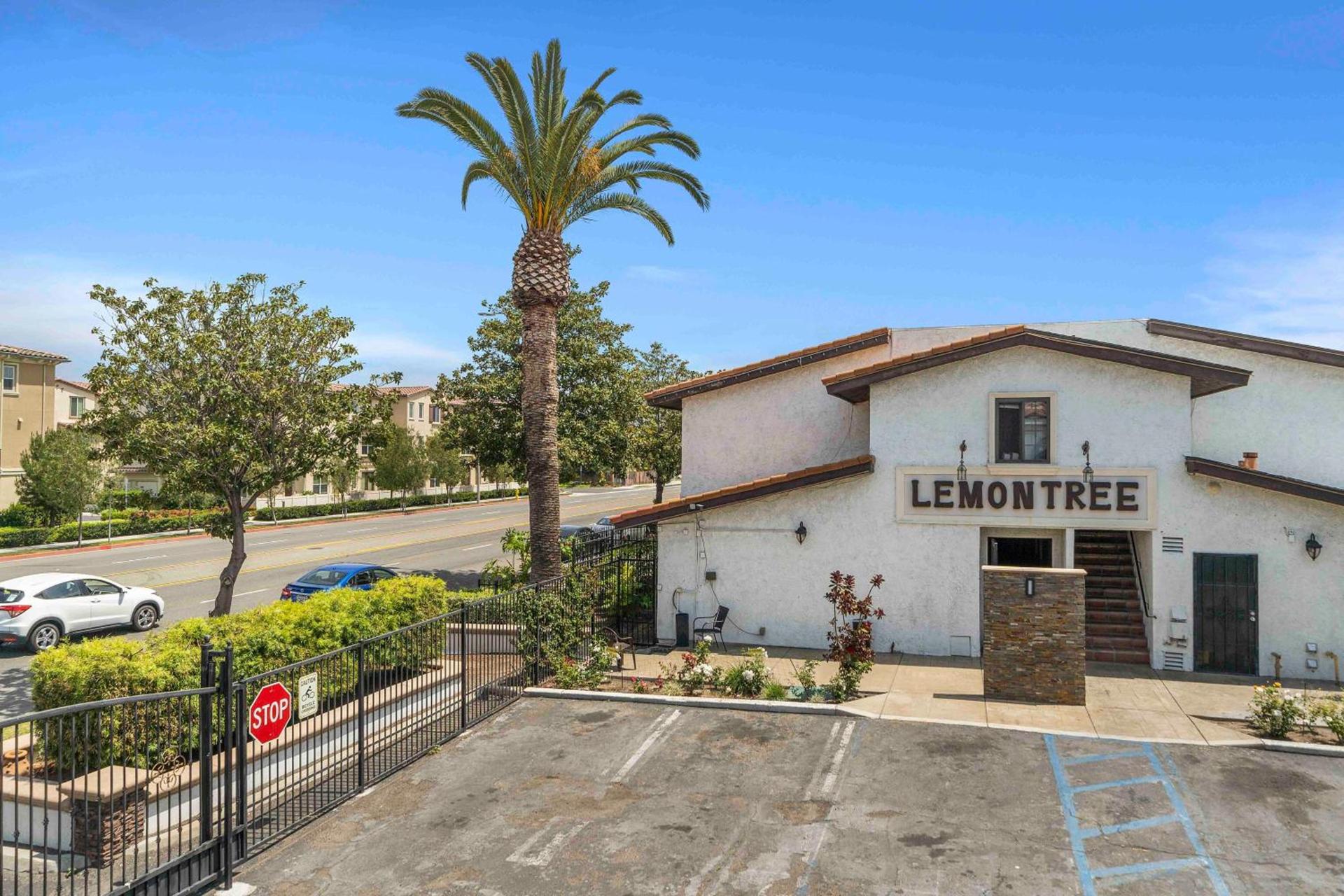 Lemon Tree Hotel and Suites photo 32