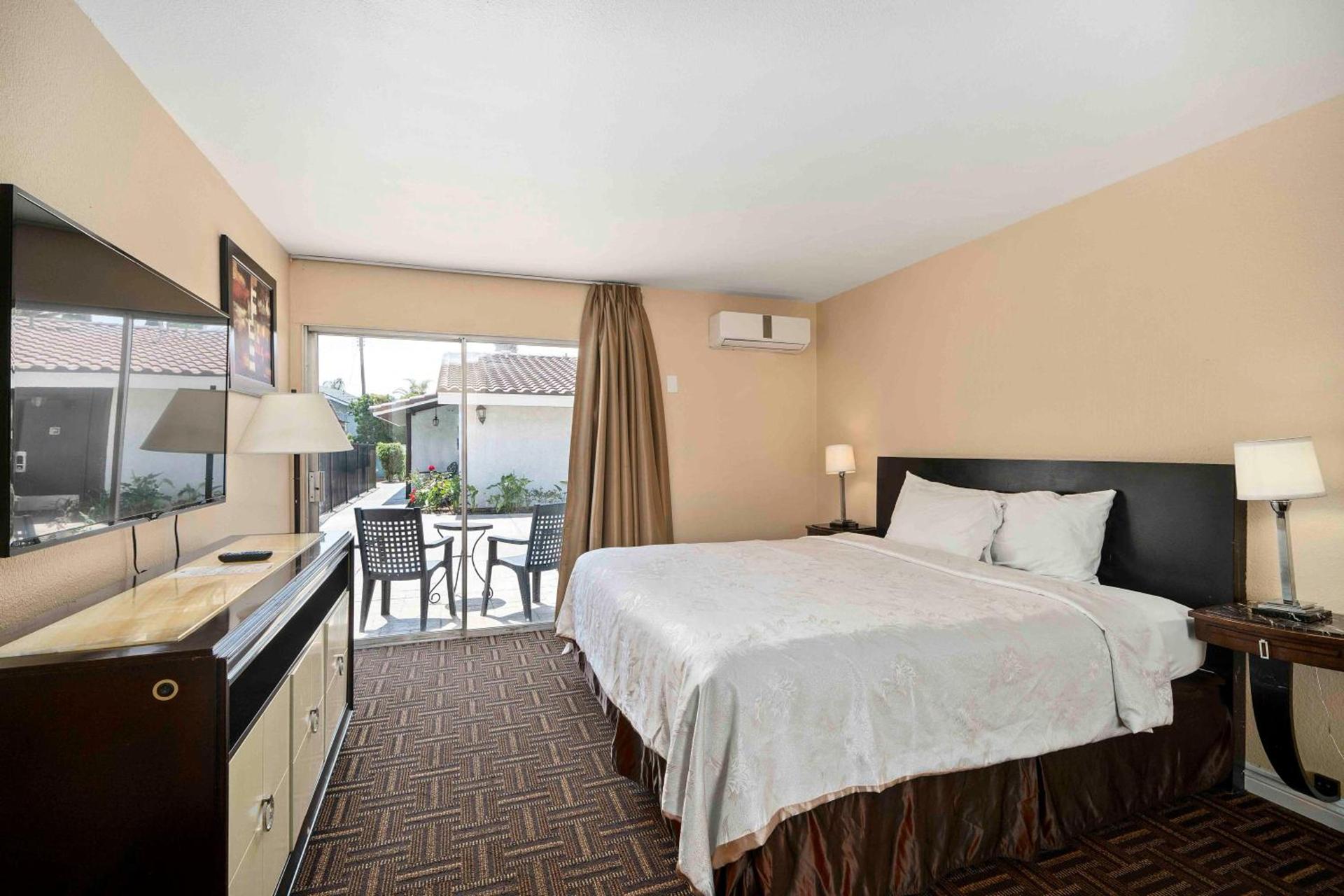 Lemon Tree Hotel and Suites photo 35