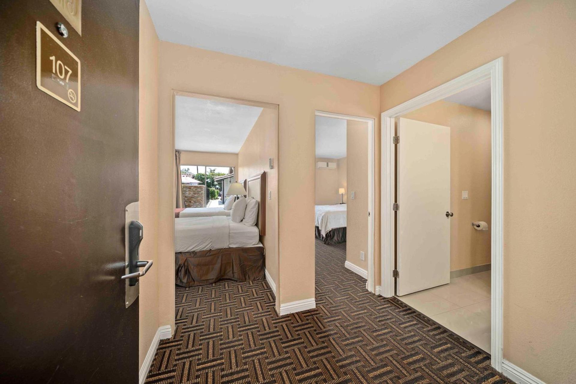 Lemon Tree Hotel and Suites photo 28