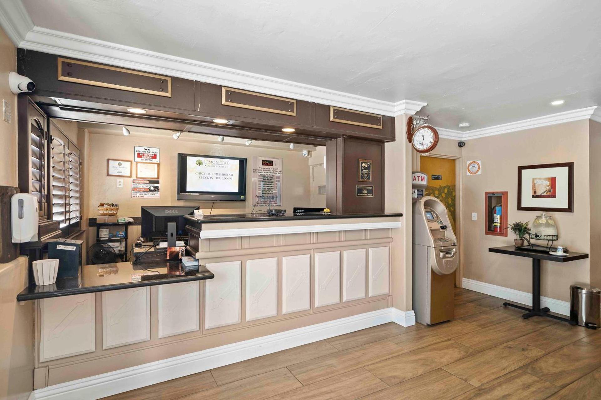 Lemon Tree Hotel and Suites photo 37