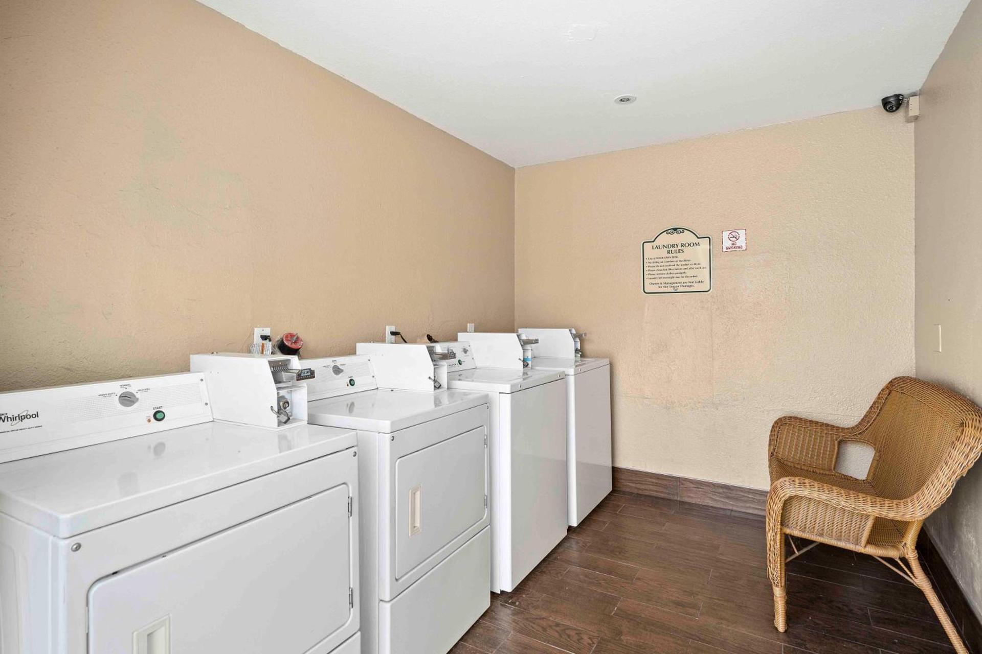 Lemon Tree Hotel and Suites photo 41