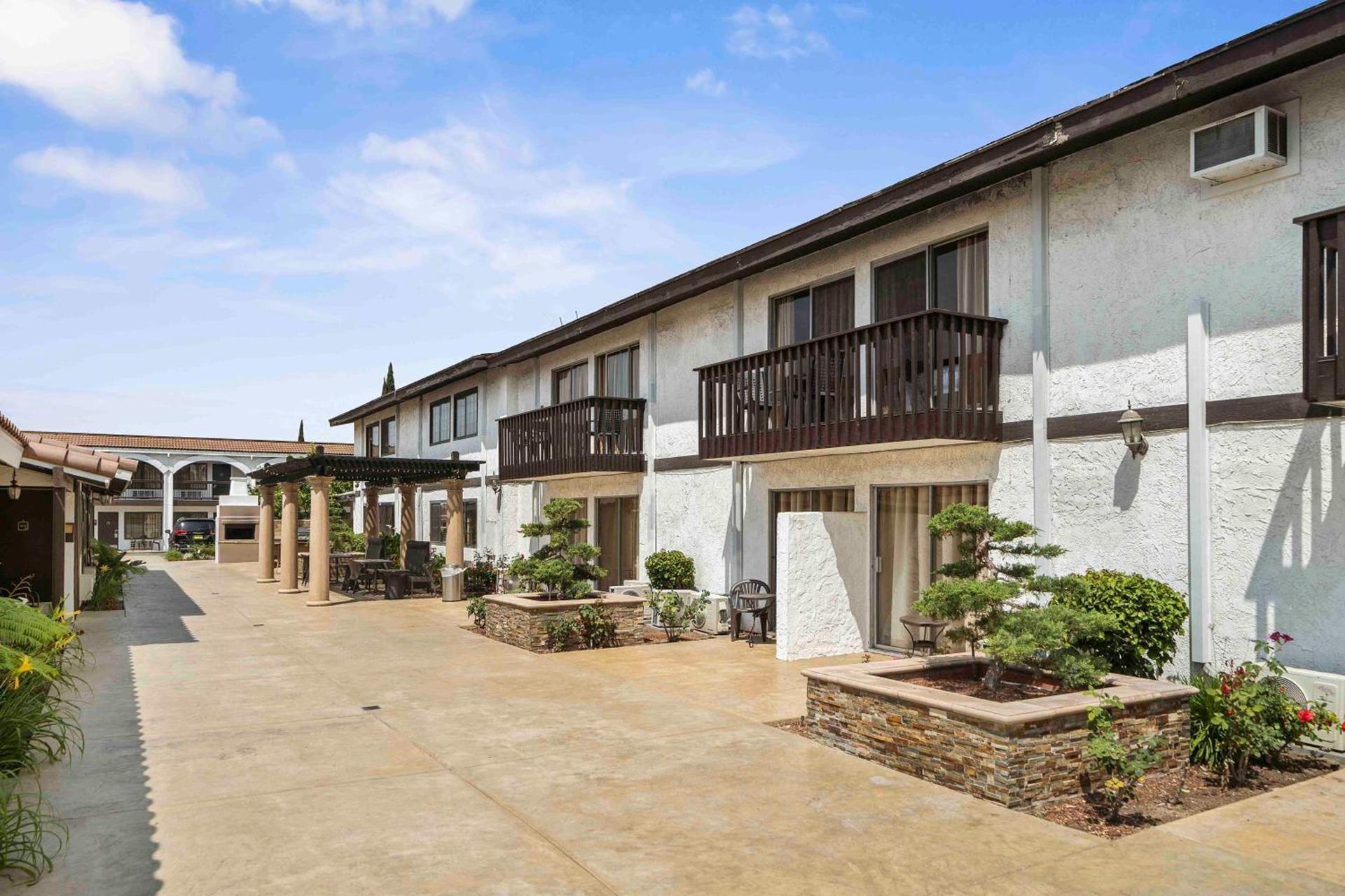 Lemon Tree Hotel and Suites photo 44