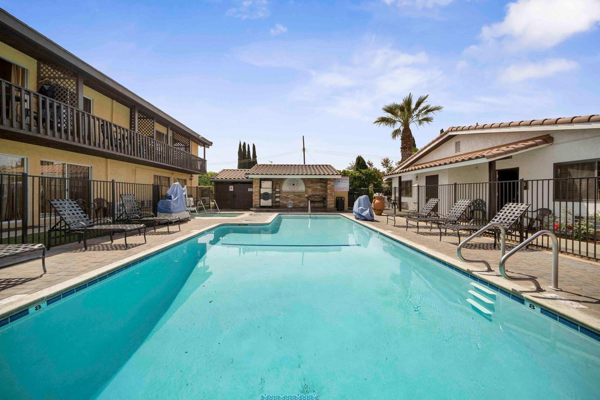 Lemon Tree Hotel and Suites photo 45