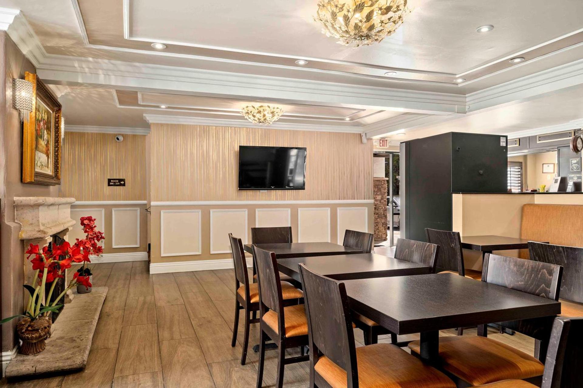 Lemon Tree Hotel and Suites photo 48